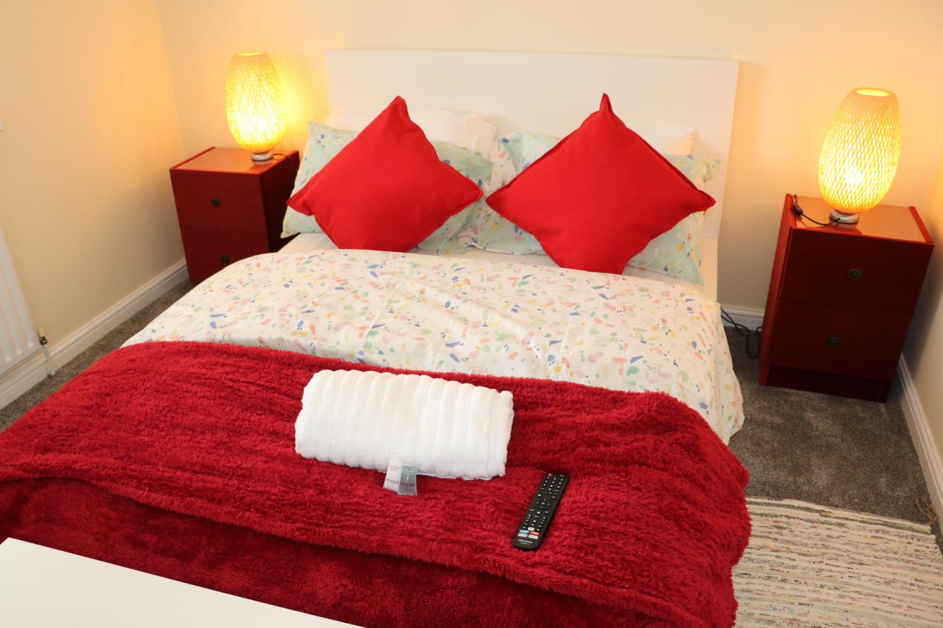 Five-Bedroom House - Photo 19
