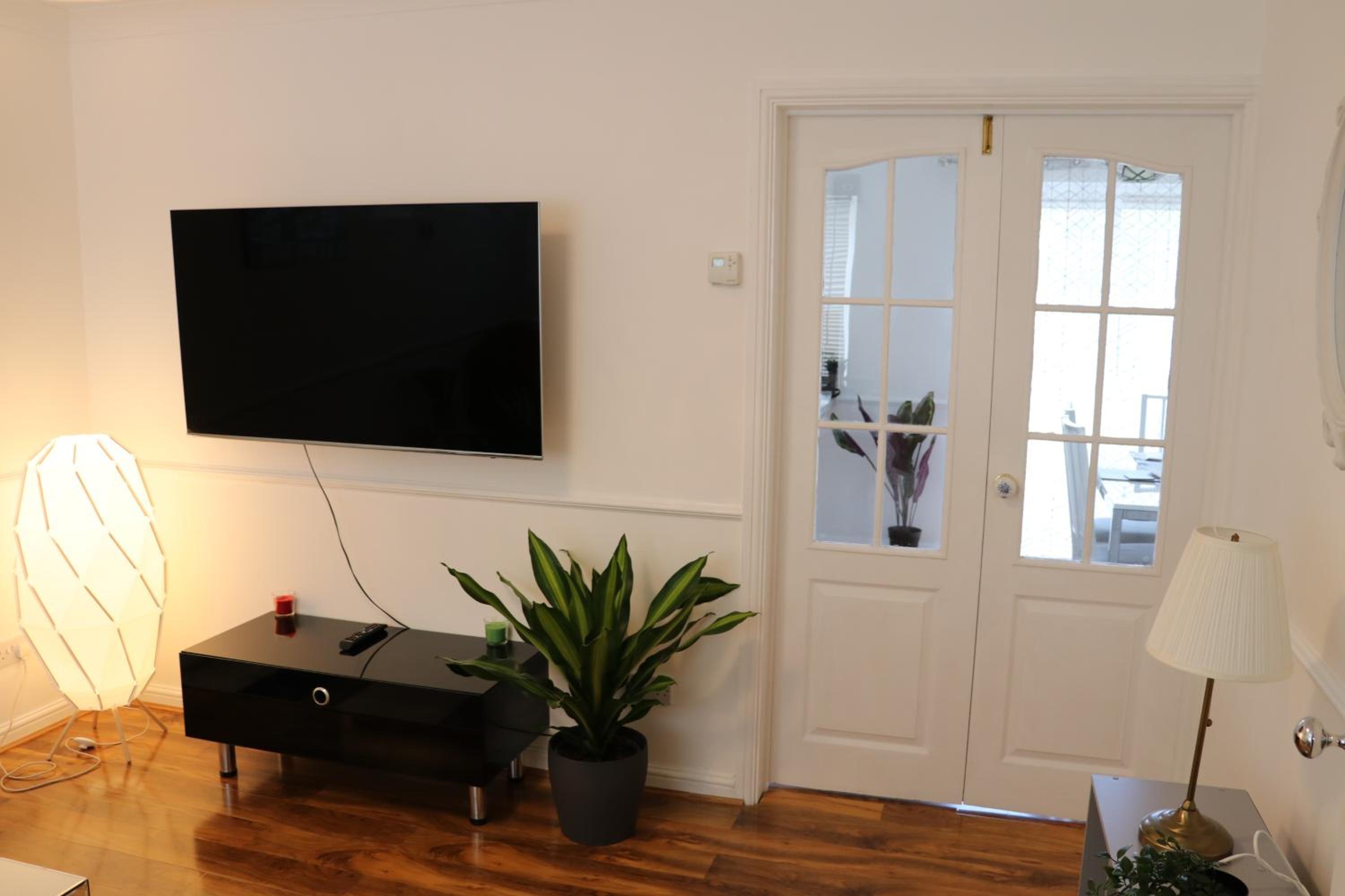 Five-Bedroom House - Photo 15