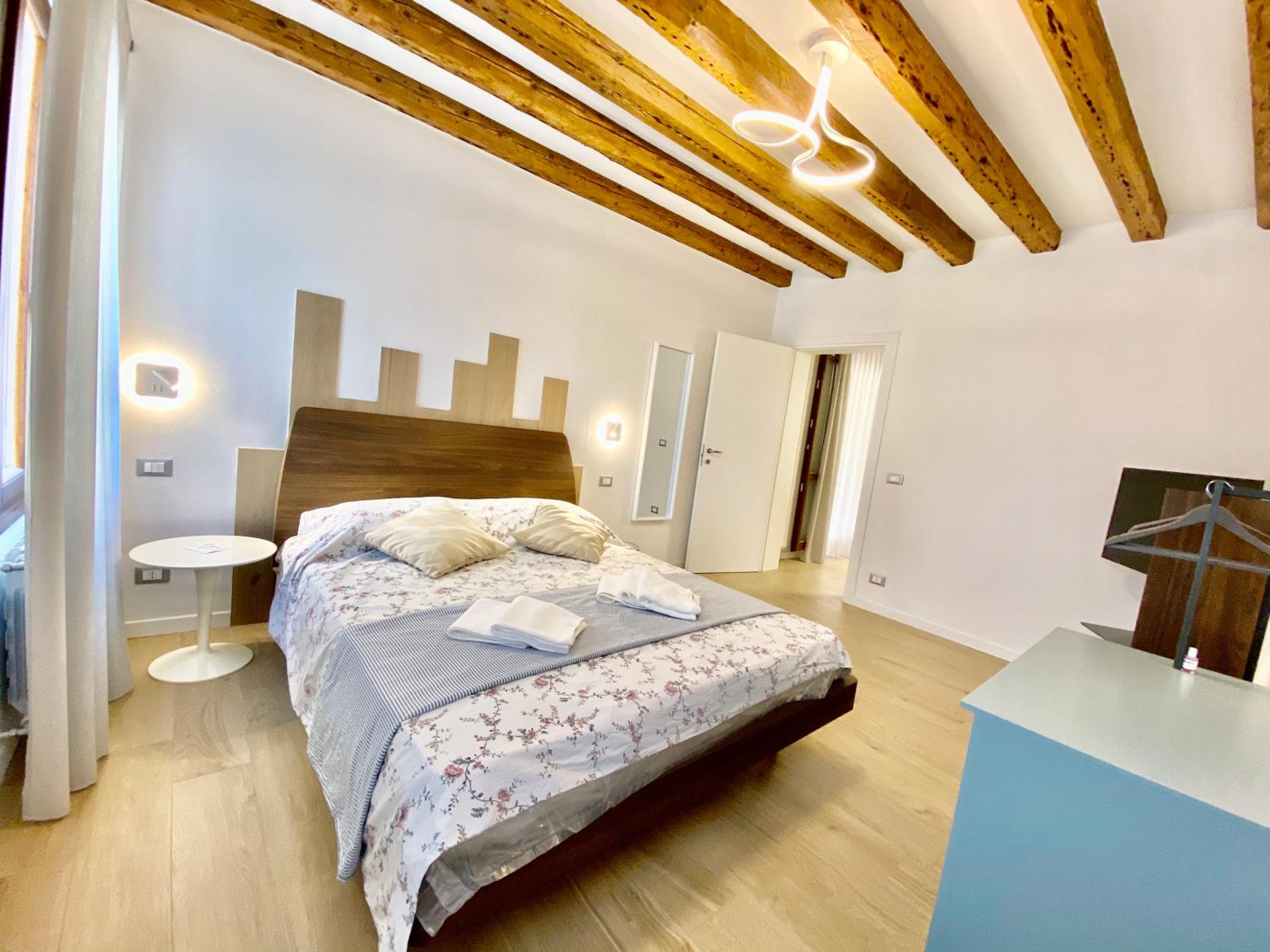 One-Bedroom Apartment with Canal View  photo 1