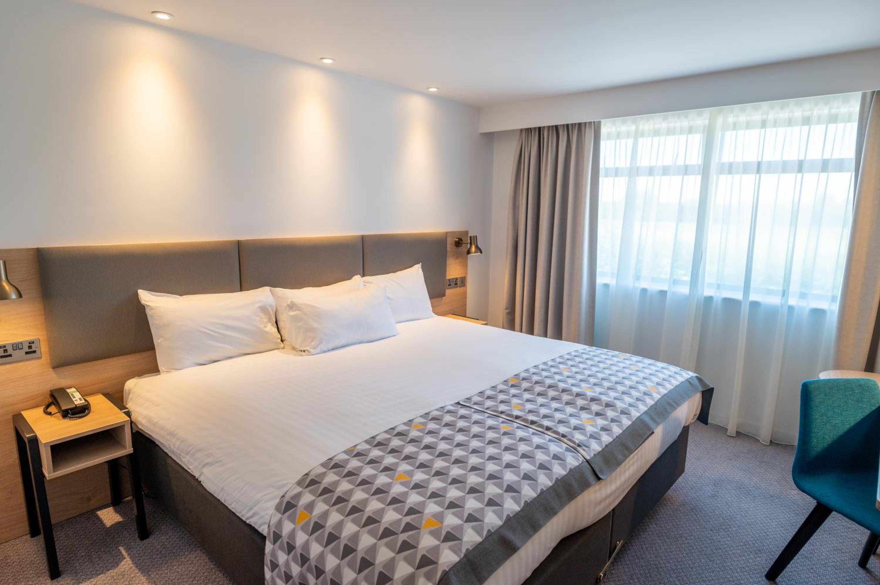 Standard King Room - Photo 4