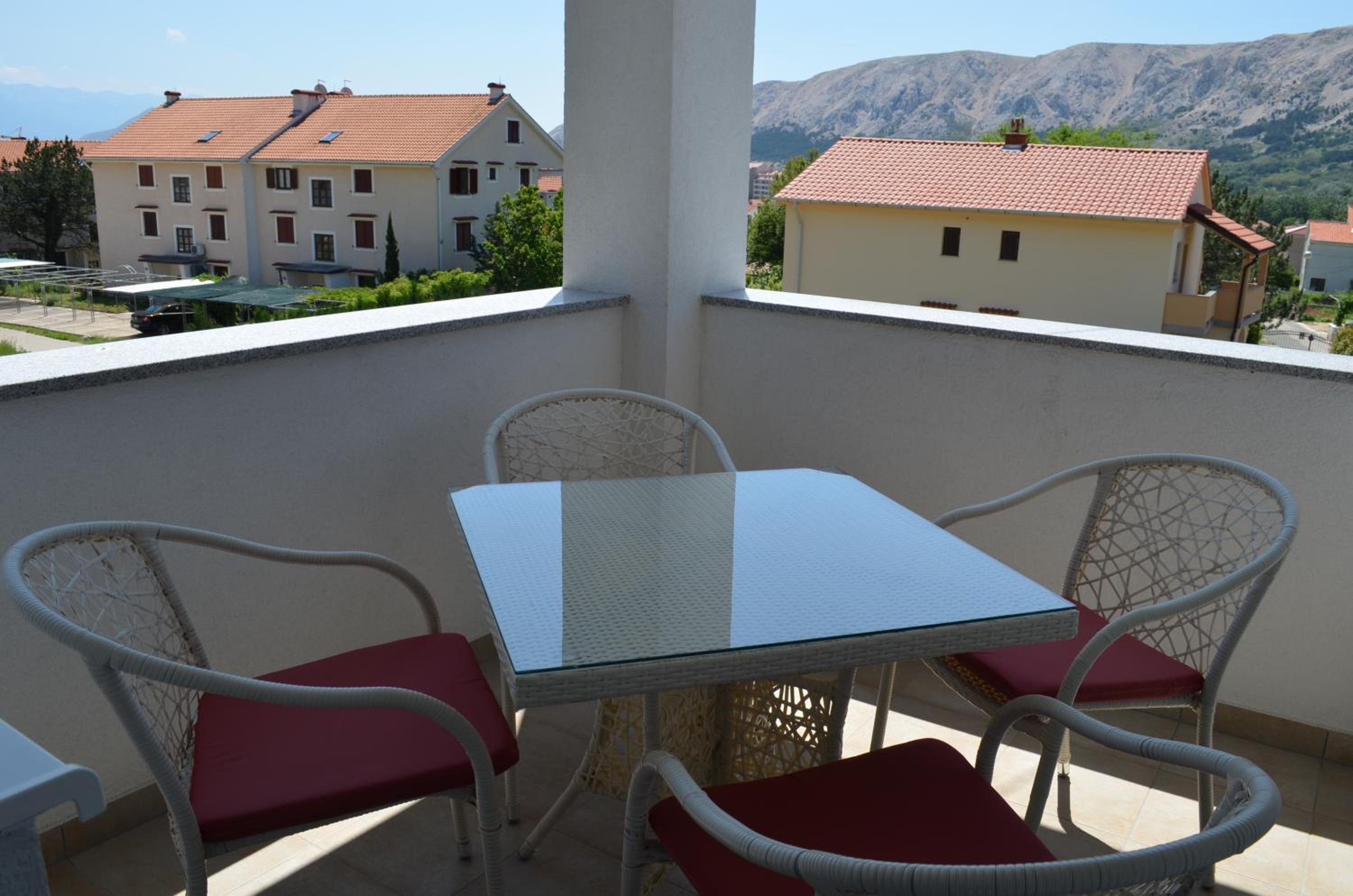 Apartment with Balcony photo 2