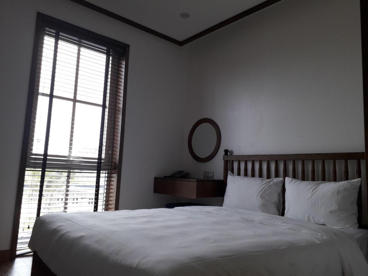 Deluxe King Room - Photo 5