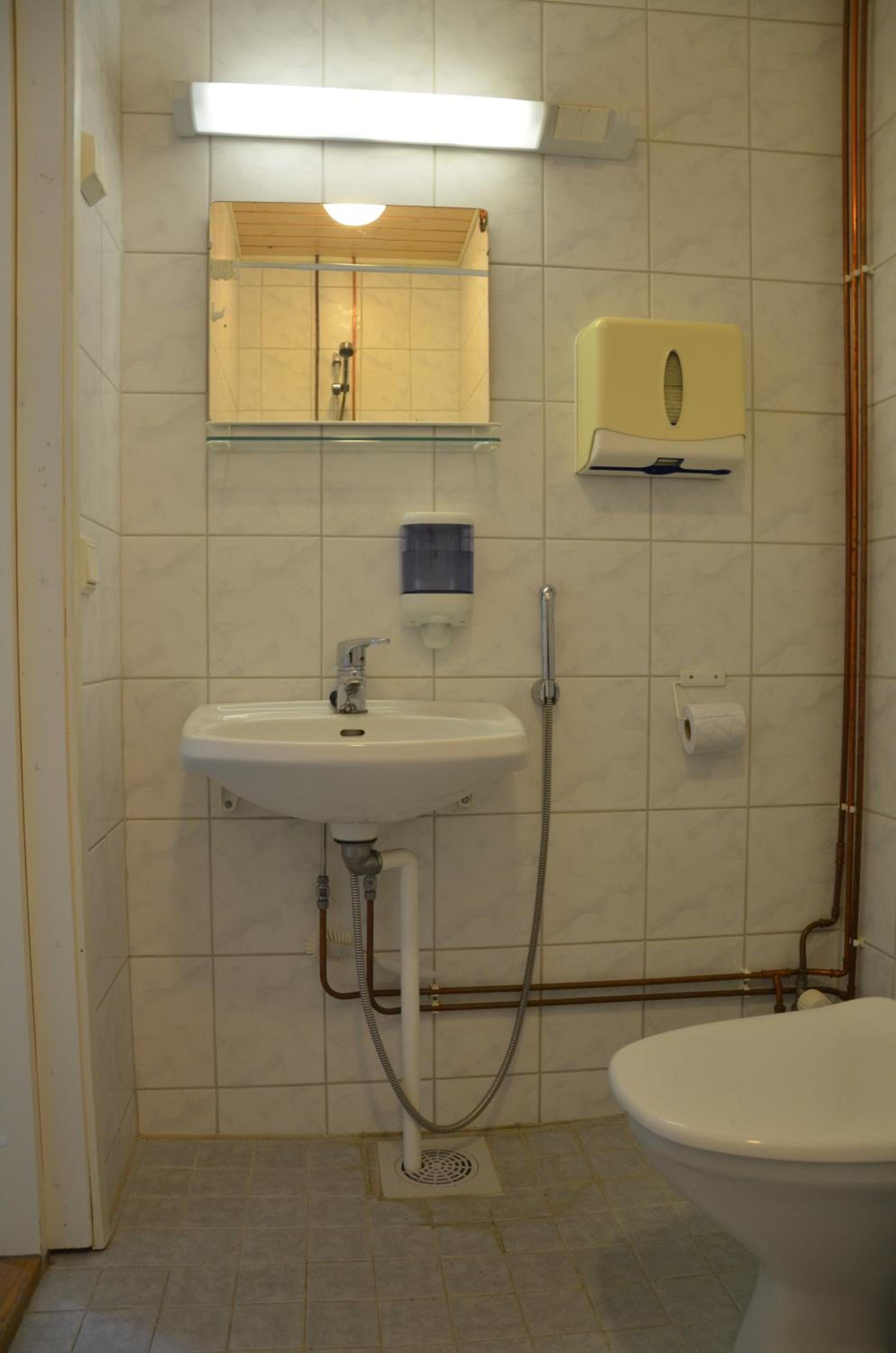 Family Room with Bathroom photo 2