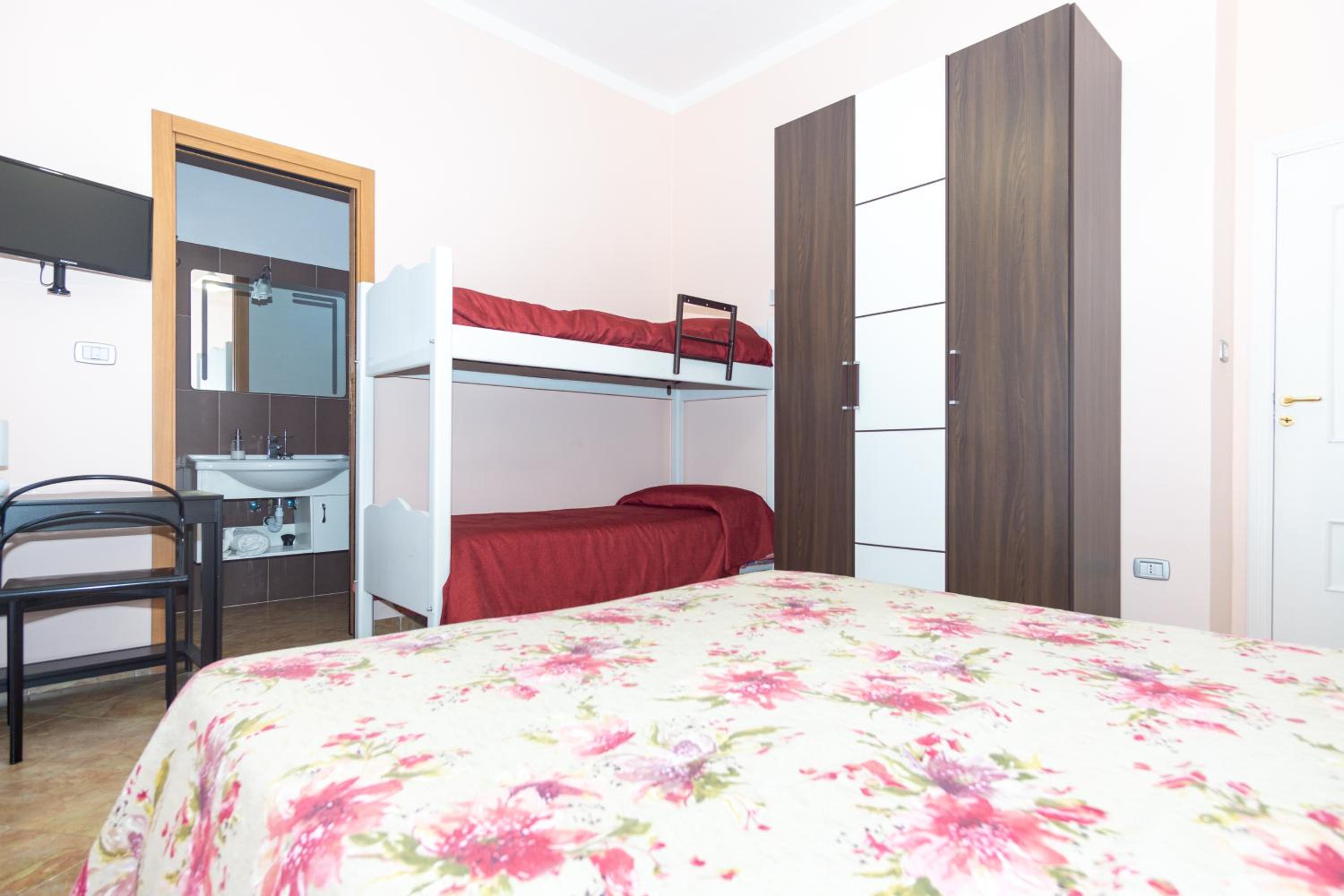 Quadruple Room photo 2