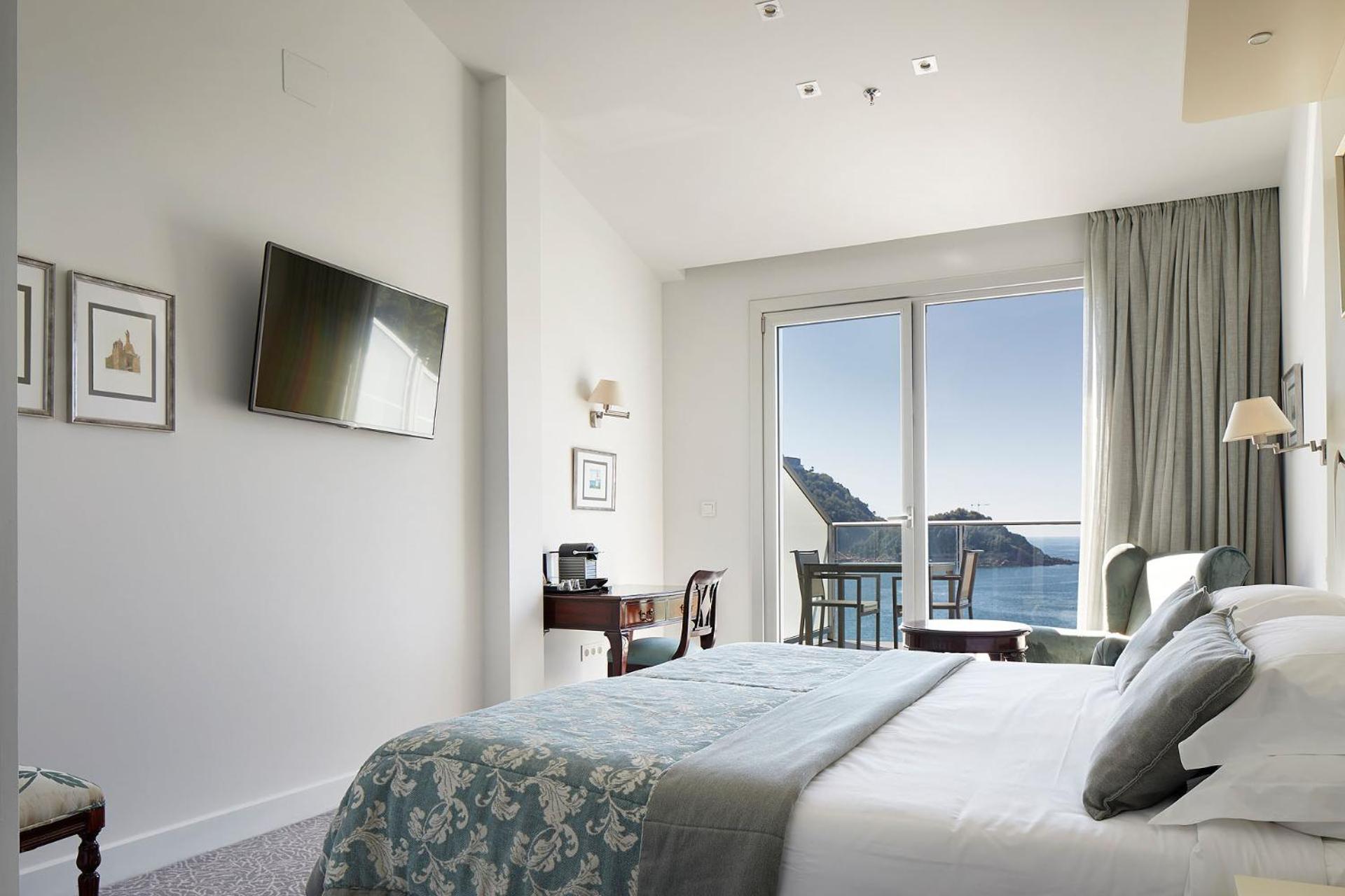 Ático con Terraza y Vista al Mar