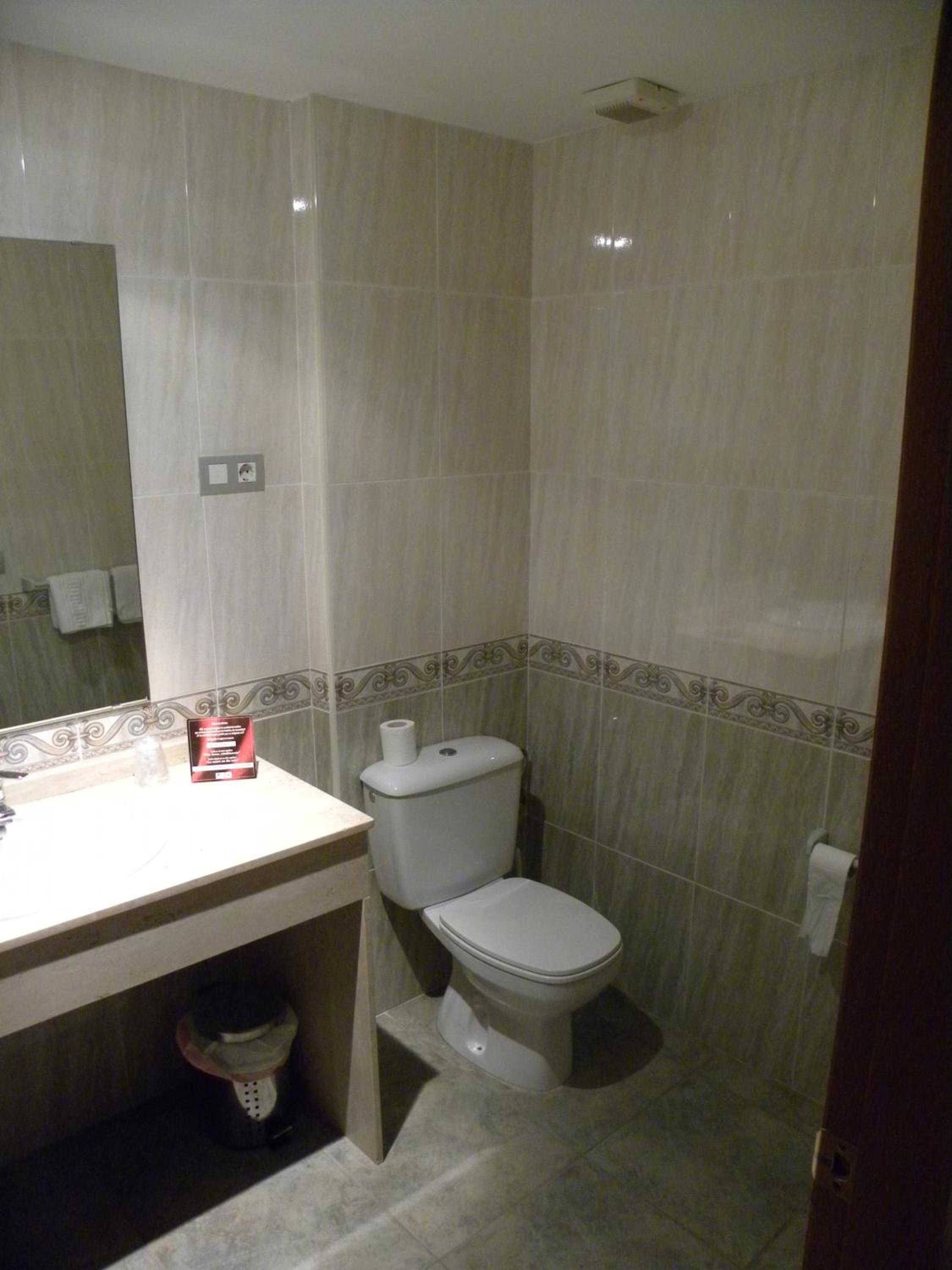 Double Room - Photo 2