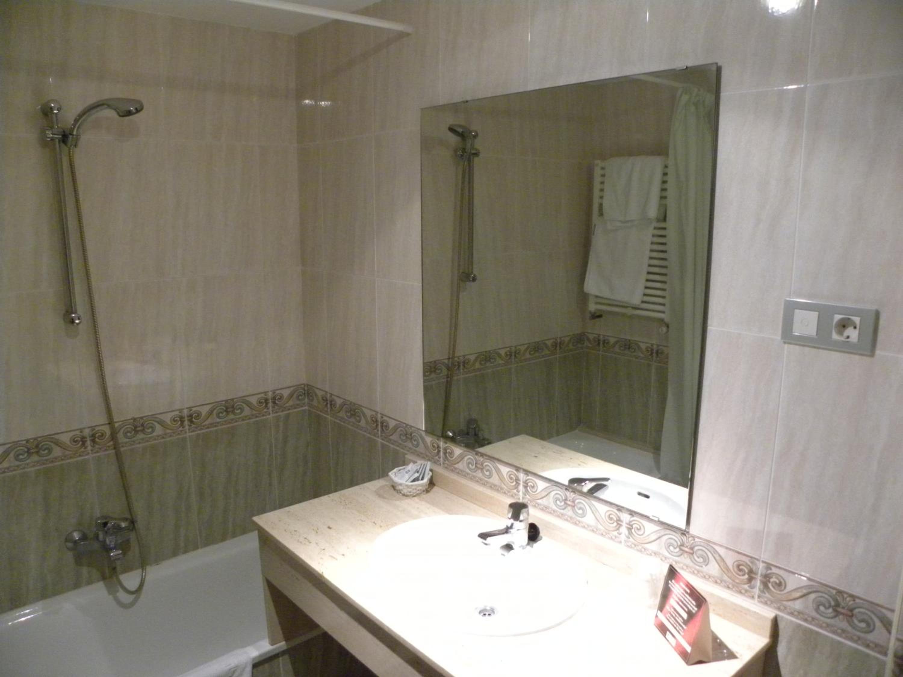 Double Room - Photo 5