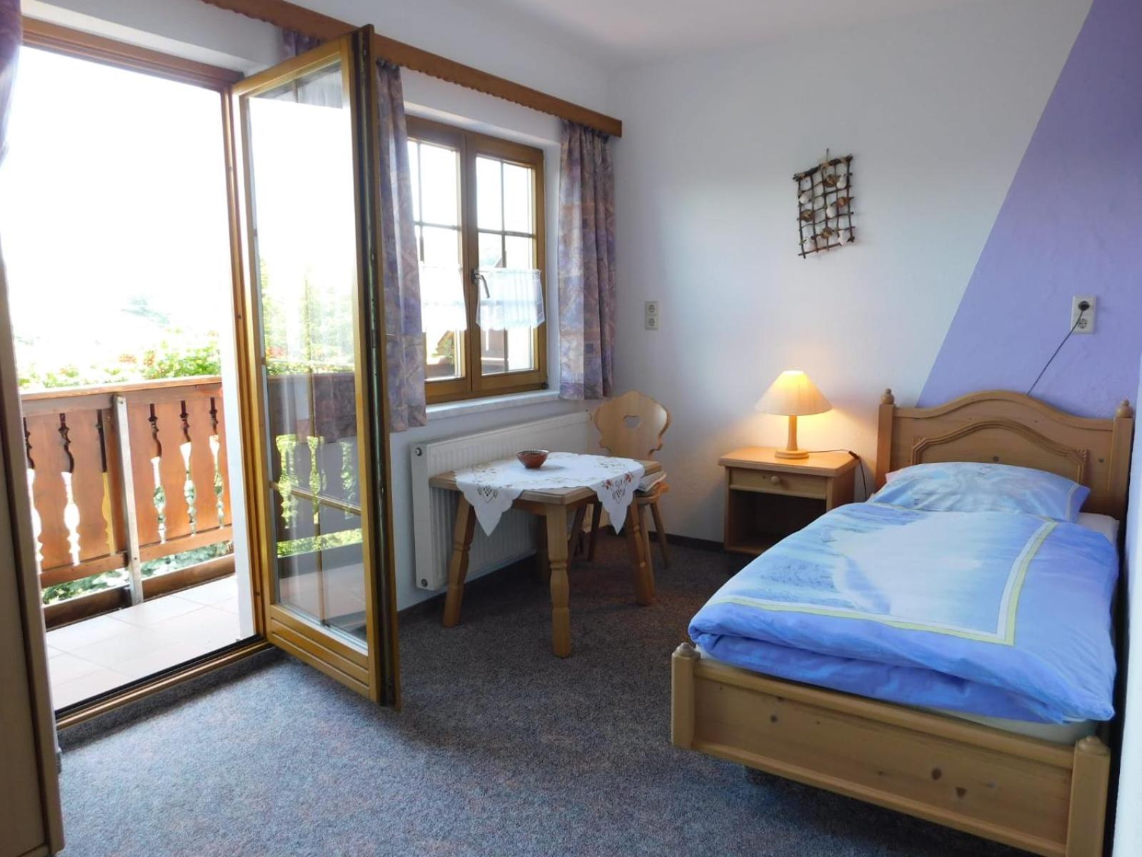 Single Room with Private Bathroom photo 1