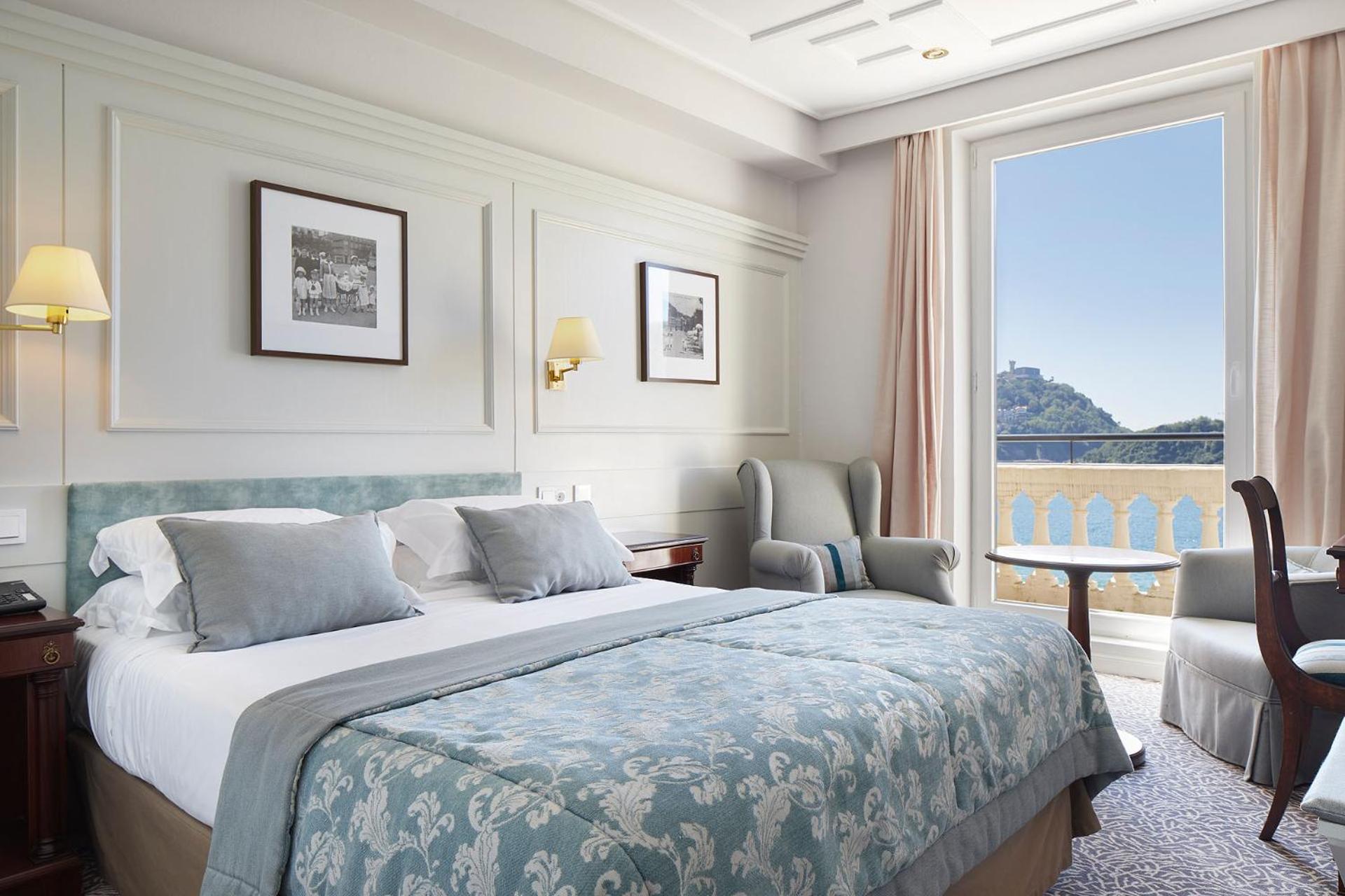 Petite Double Room with Sea View  - Photo 4