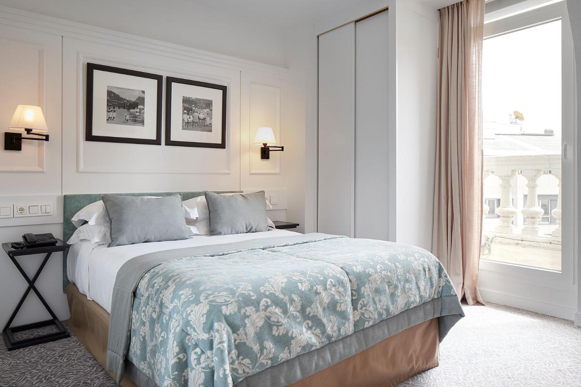 Petite Double Room with City View - Photo 1