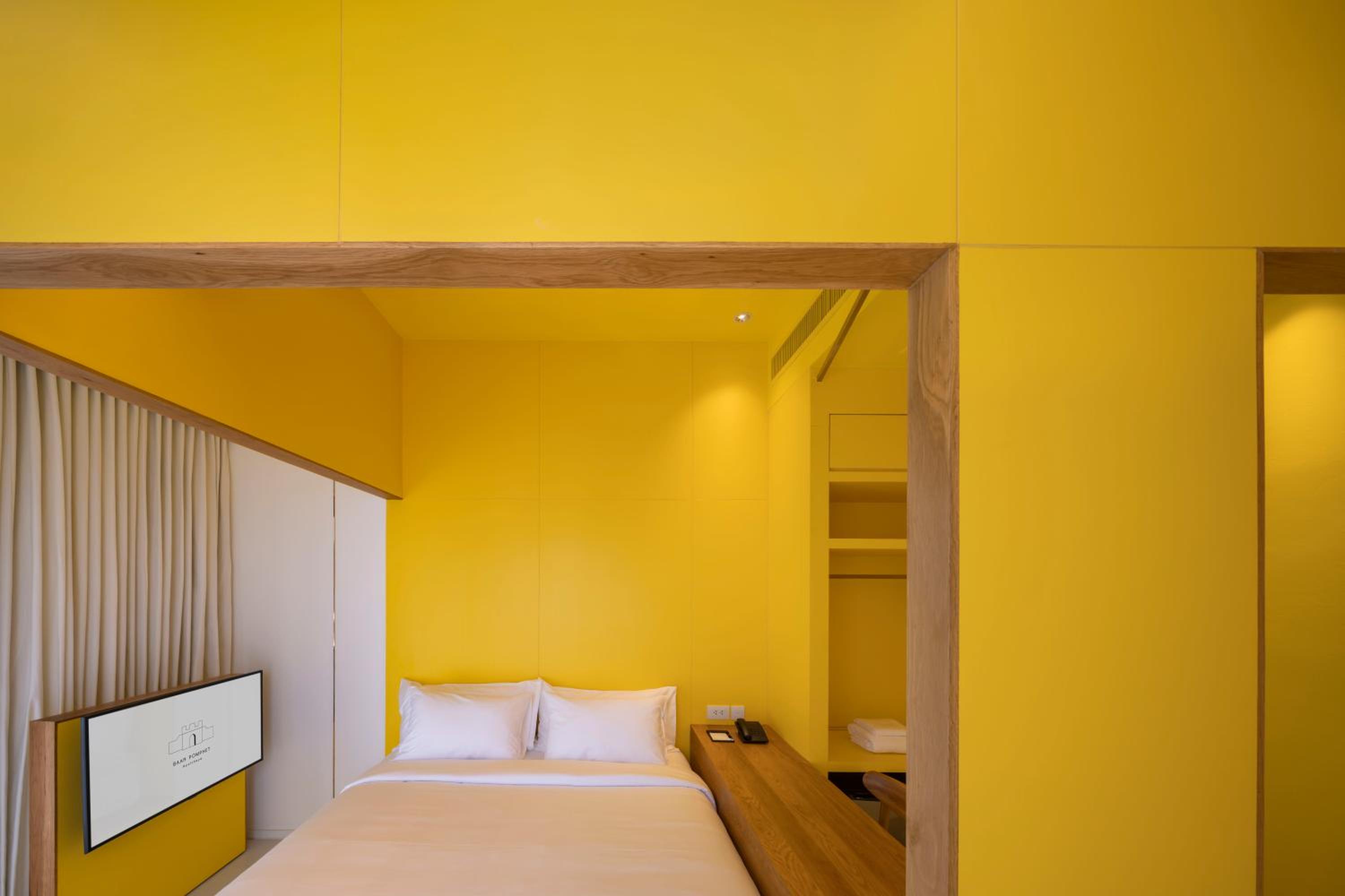 Deluxe River view Room with Balcony and Garden View - Photo 1