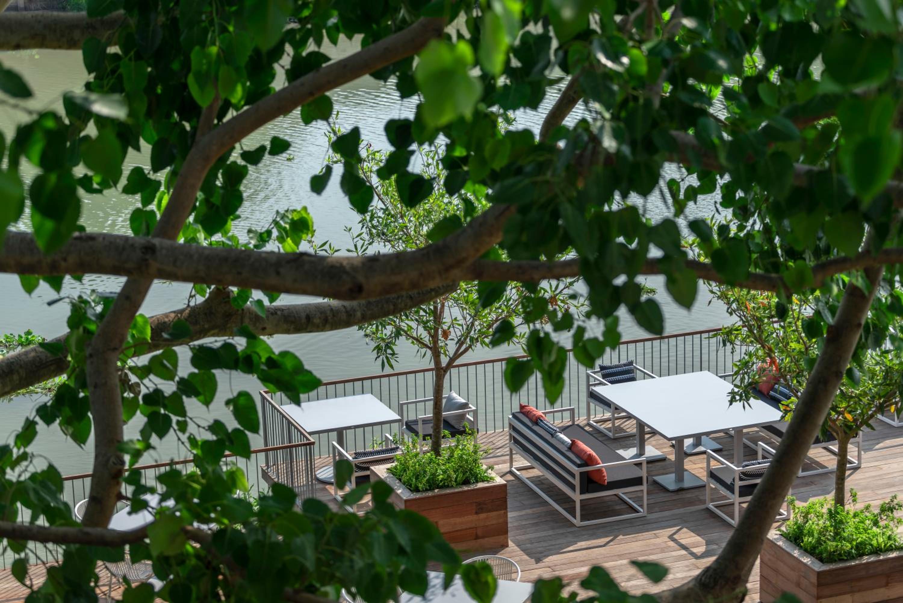 Deluxe River view Room with Balcony and Garden View - Photo 8