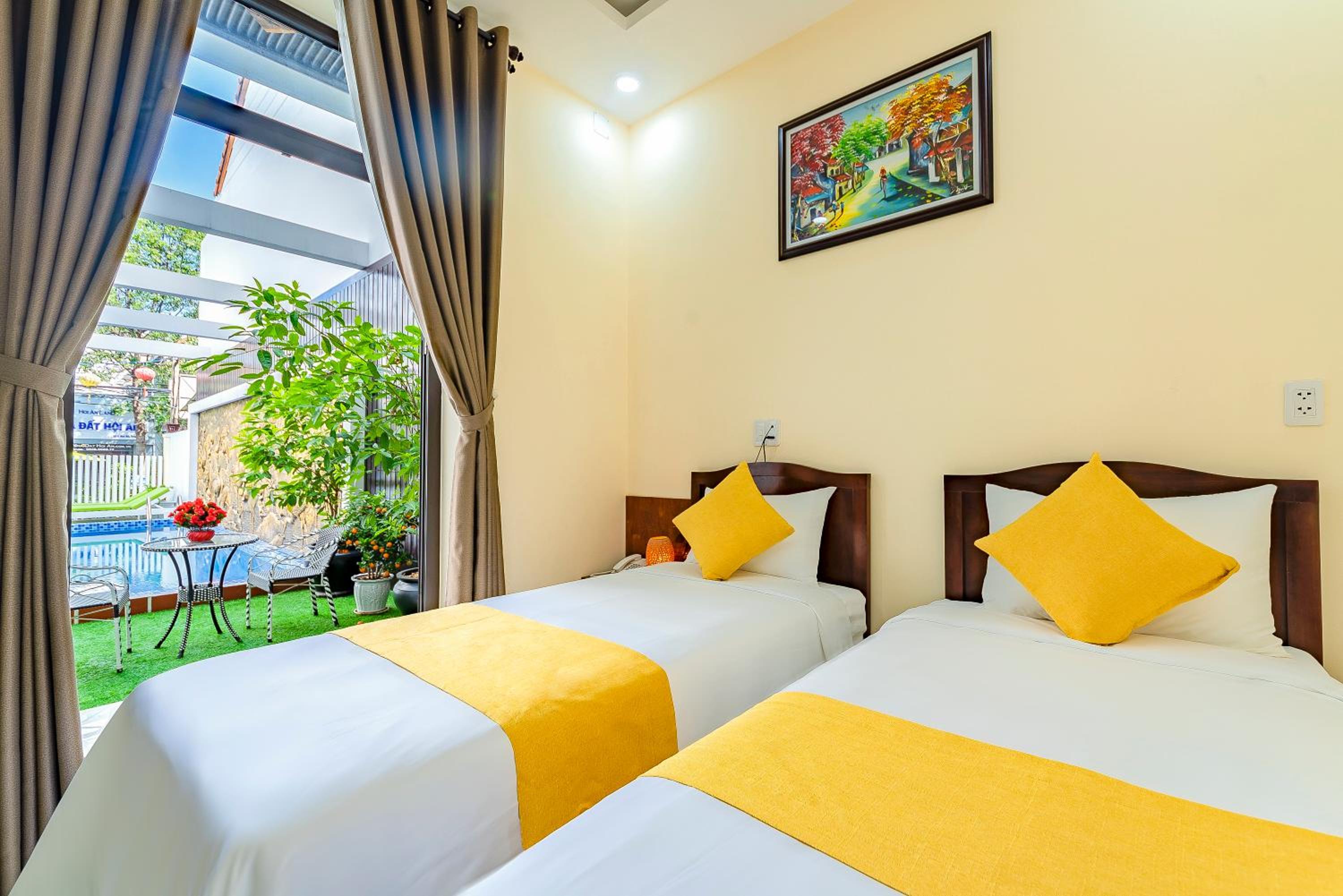 Twin Room with Pool View