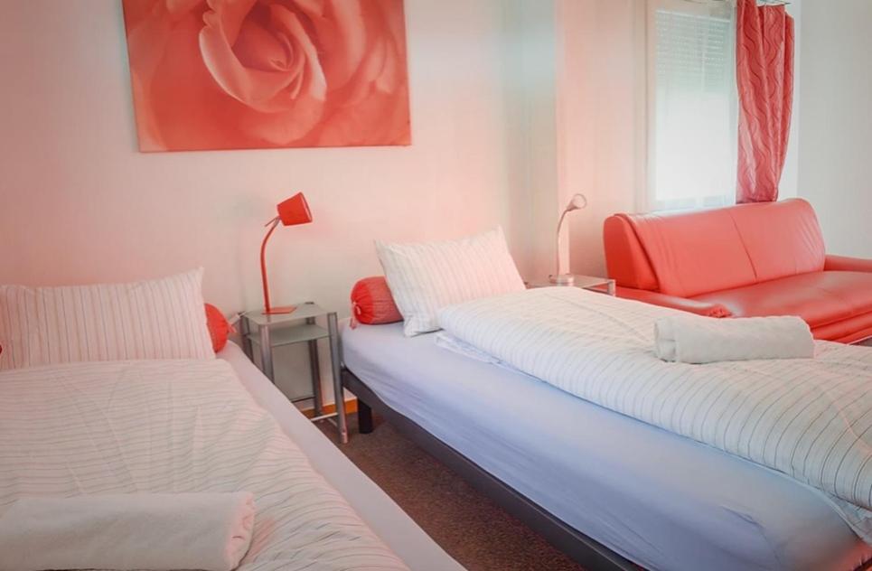 Bungalow with Twin Beds and Private Parking photo 2