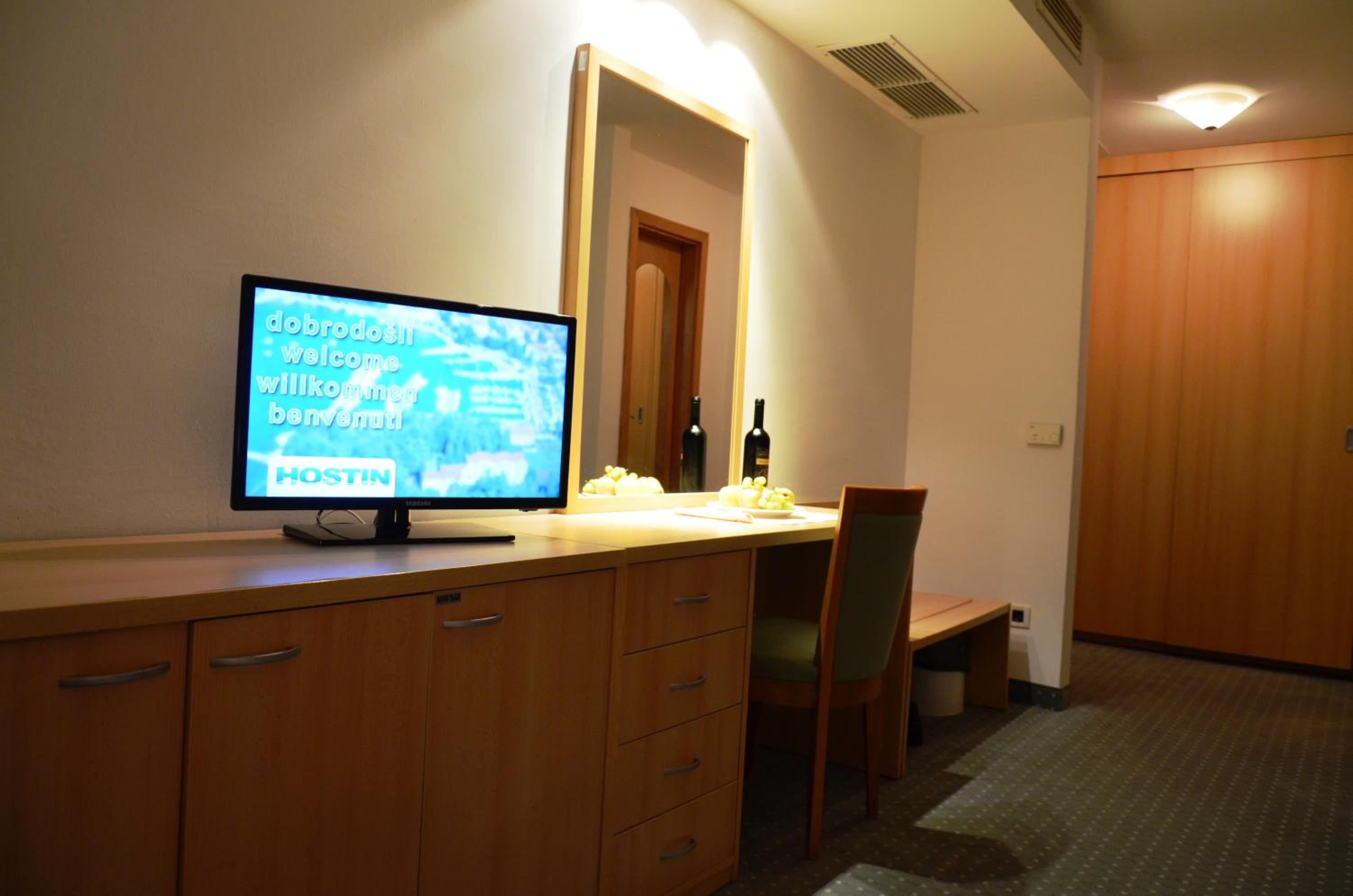 Double or Twin Room with Balcony - Photo 14