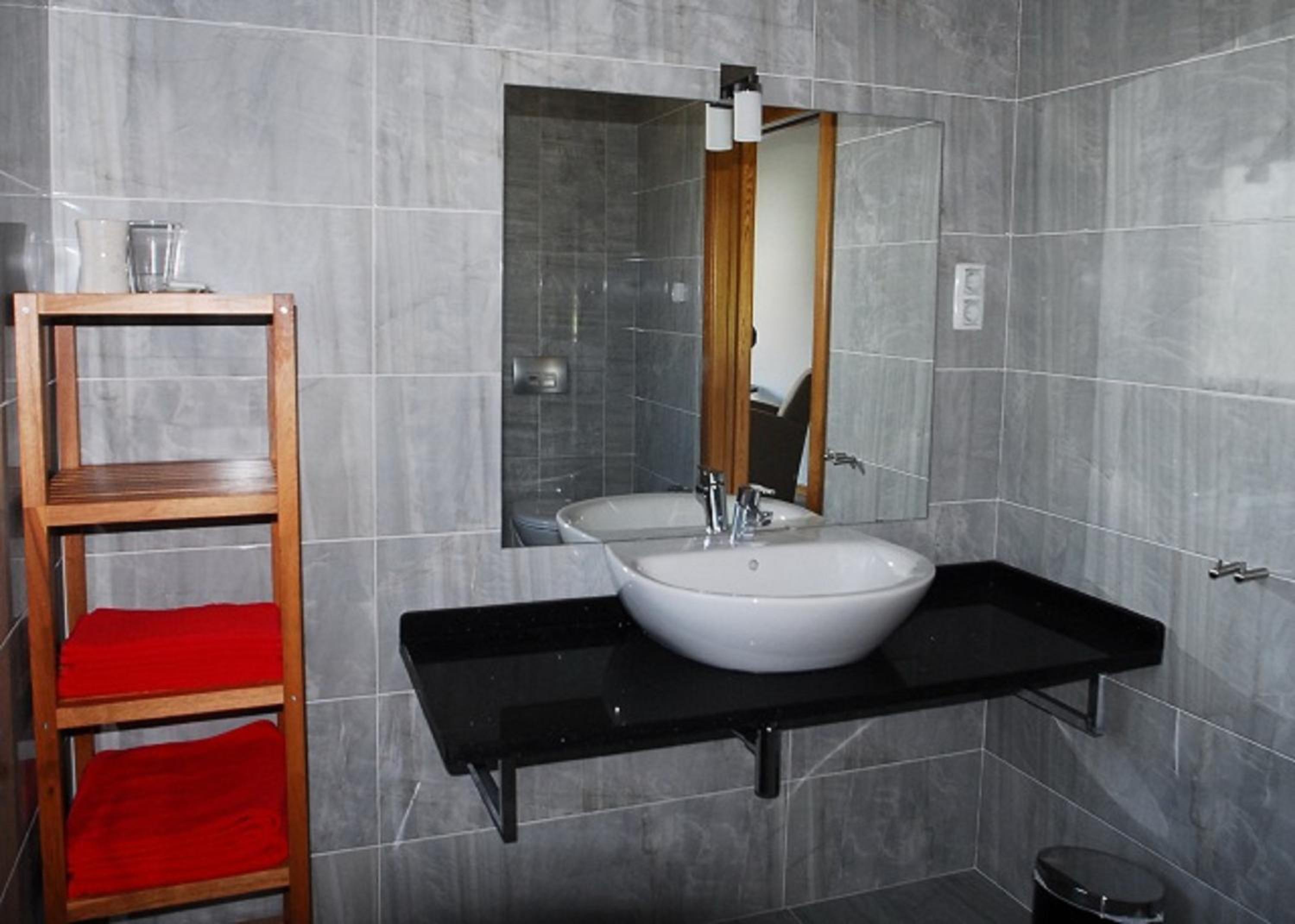 Standard Twin Room - Photo 6