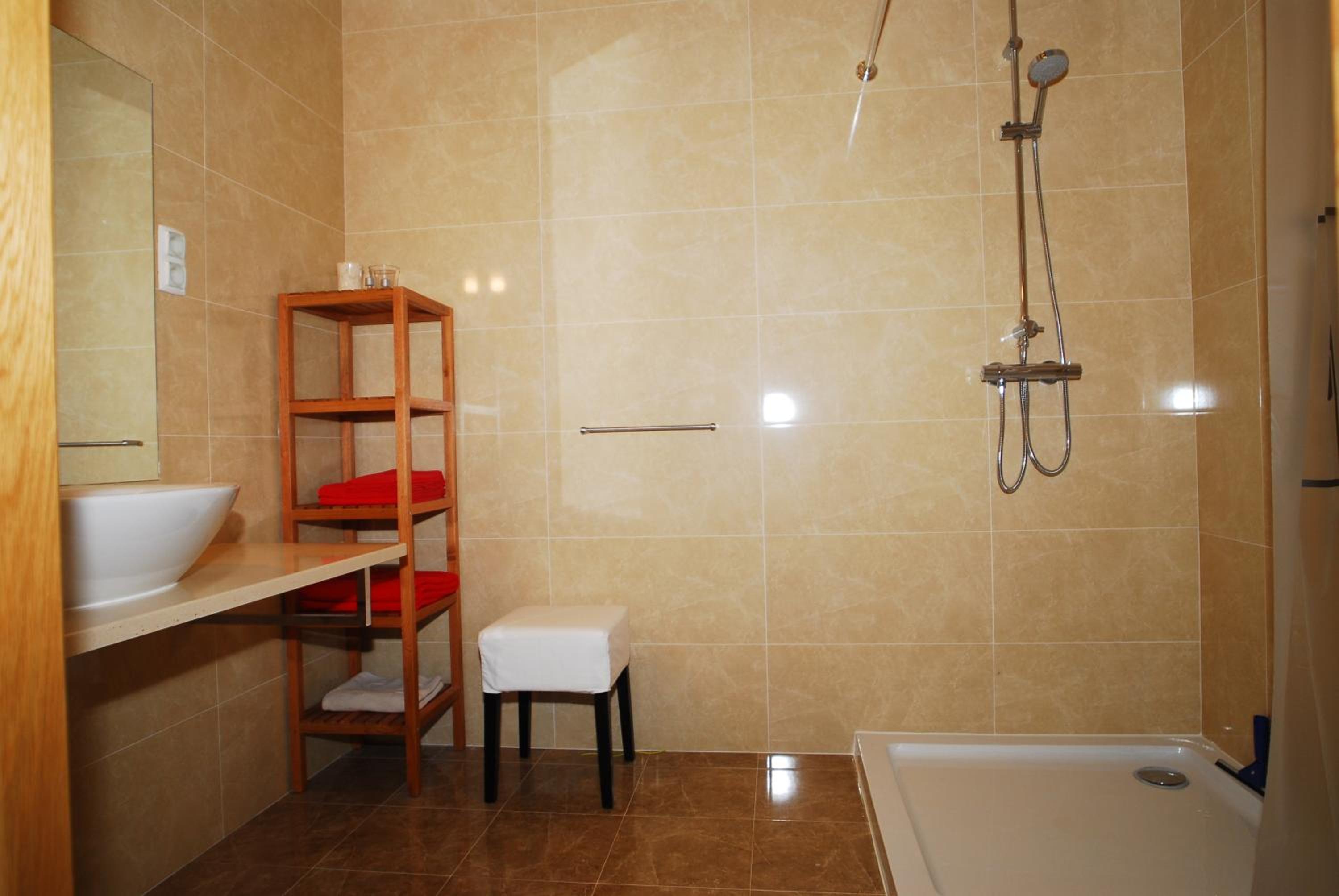Standard Twin Room - Photo 3