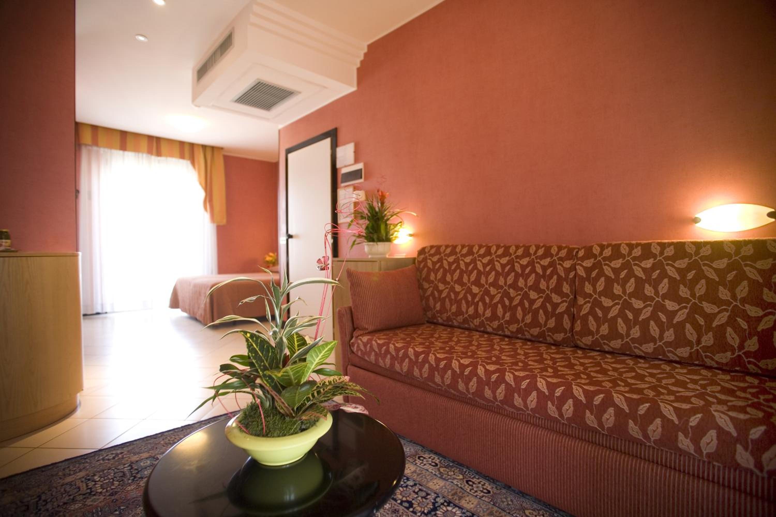 Quadruple Room - Photo 2