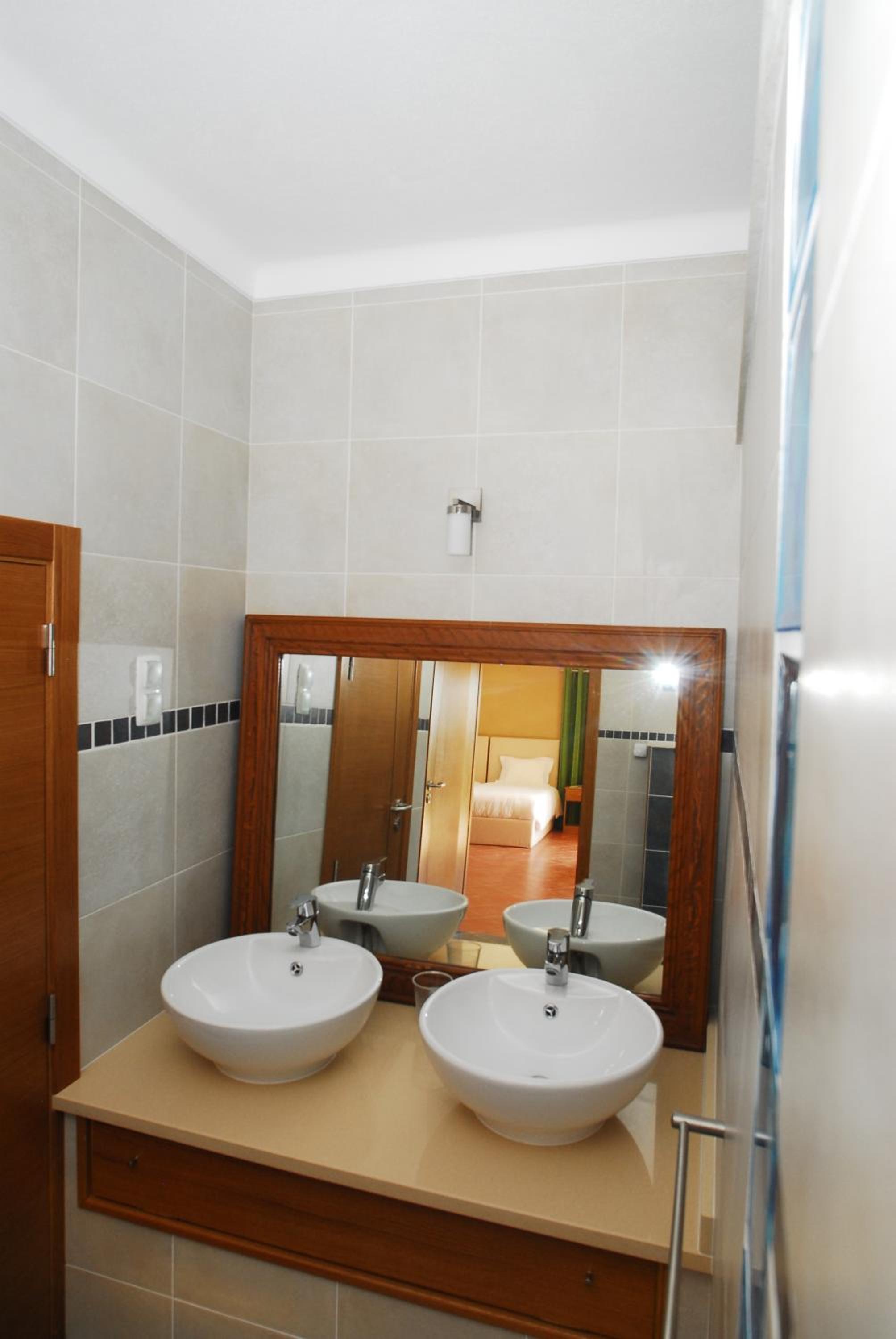 Twin Room - Photo 13