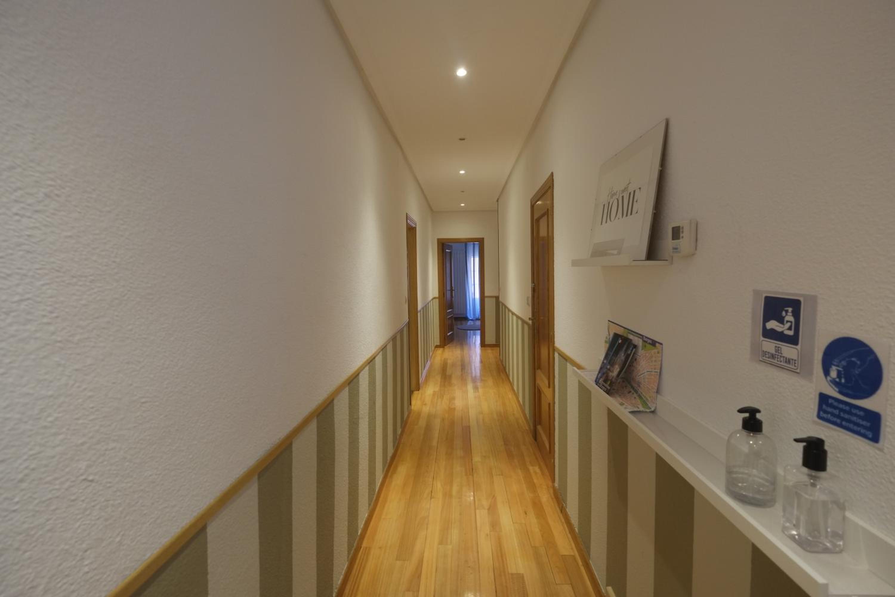 Two-Bedroom Apartment - Photo 24
