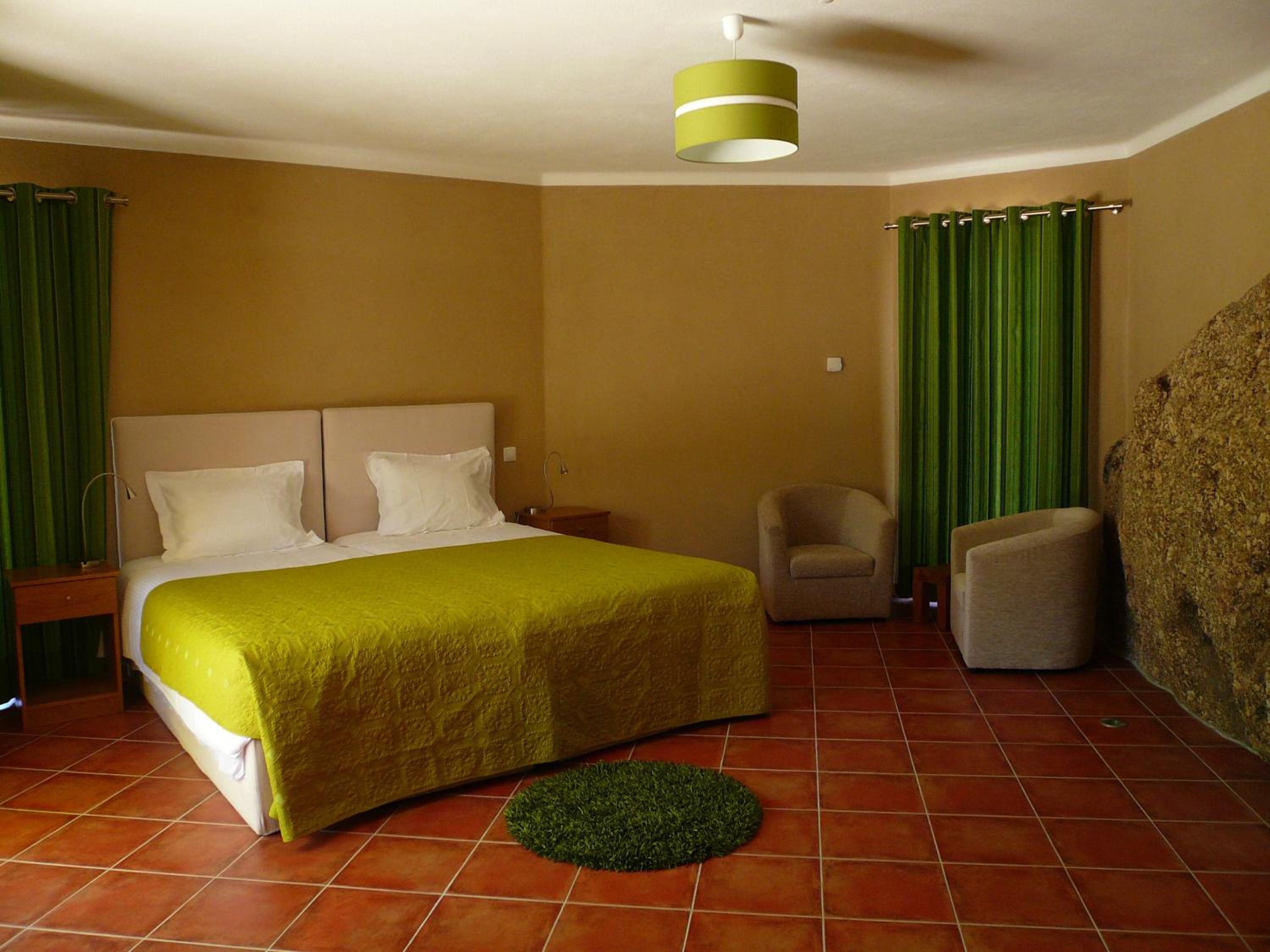 Twin Room - Photo 10