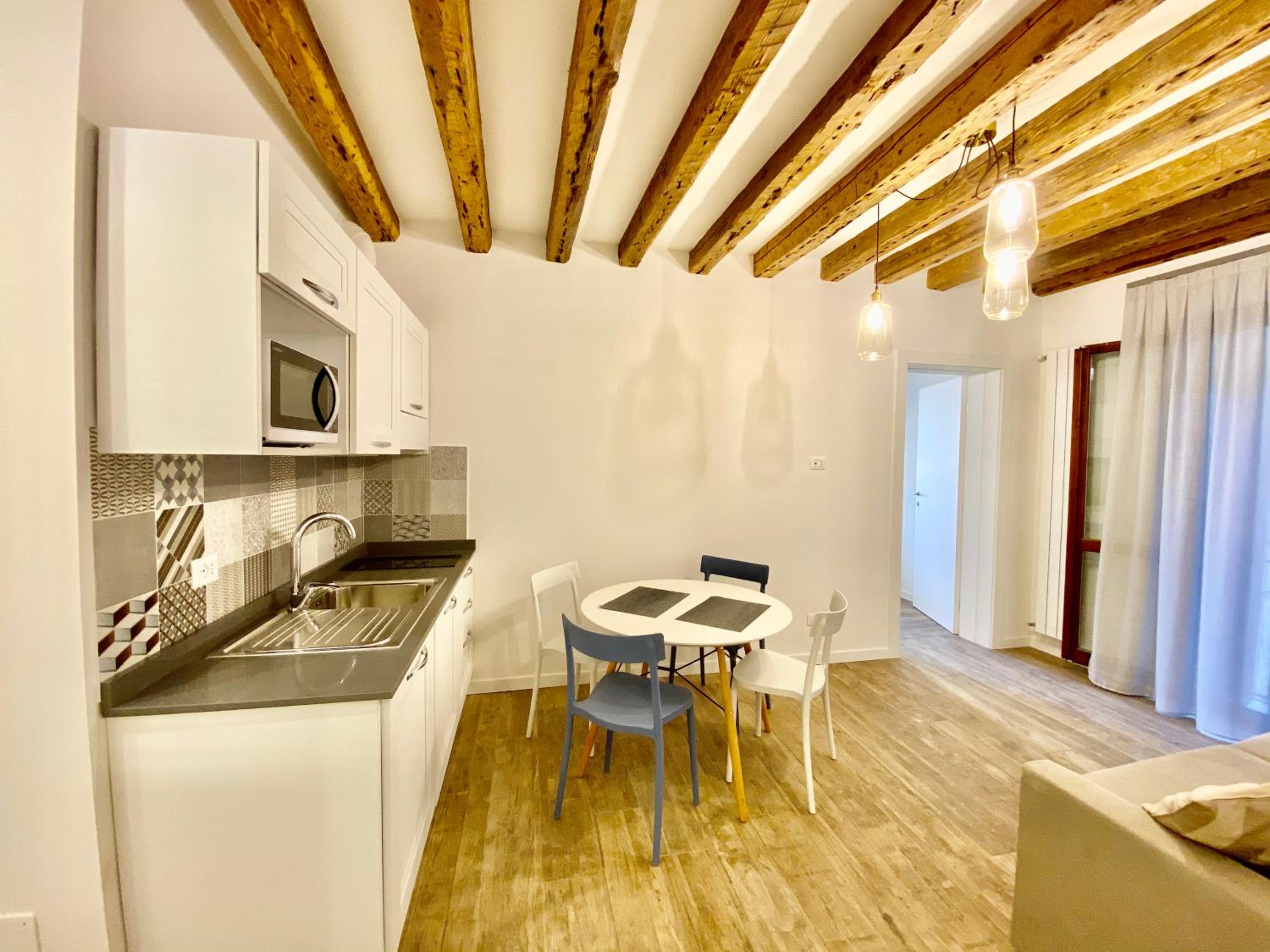 One-Bedroom Apartment with Canal View  photo 3