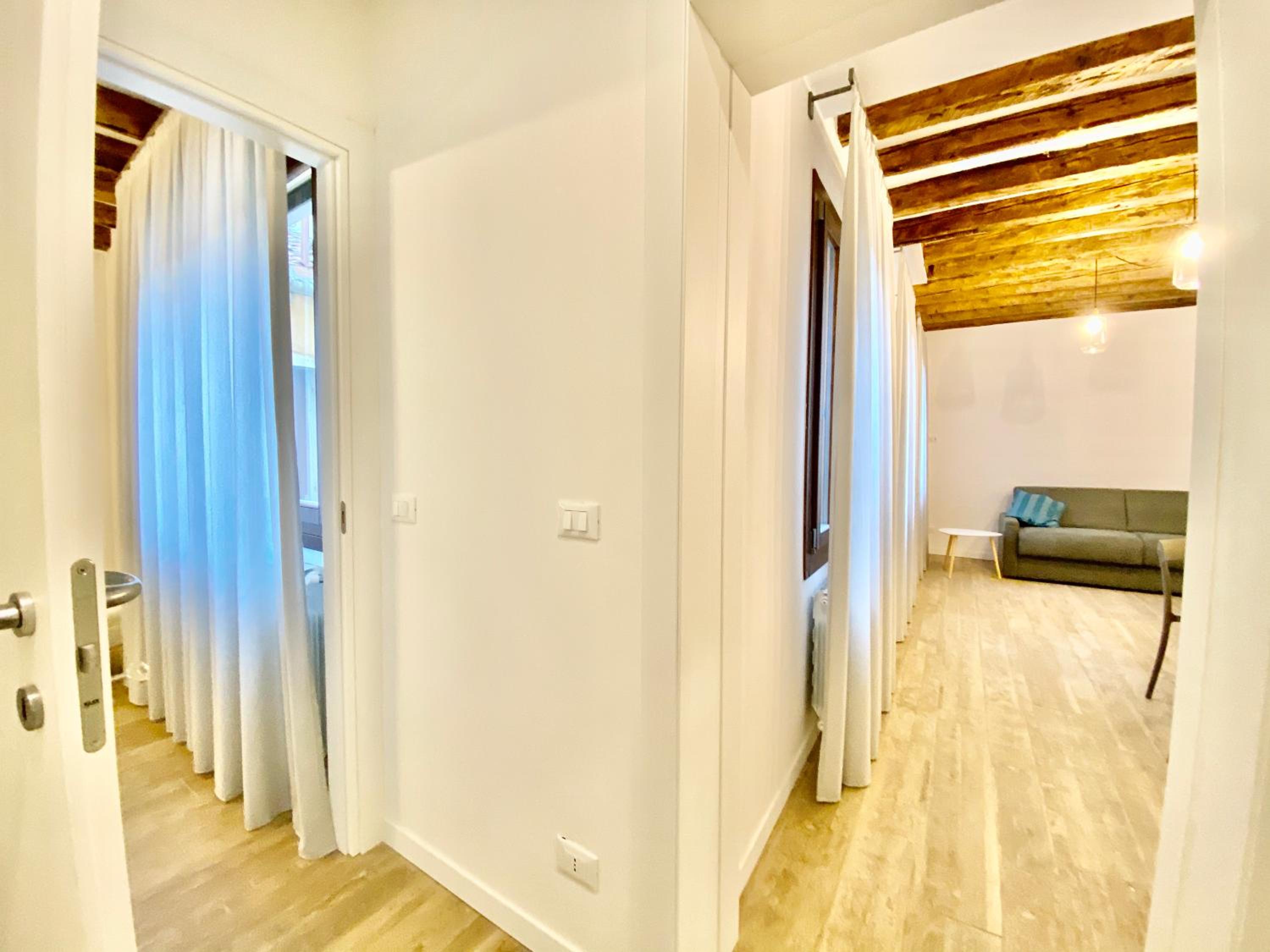 One-Bedroom Apartment photo 1
