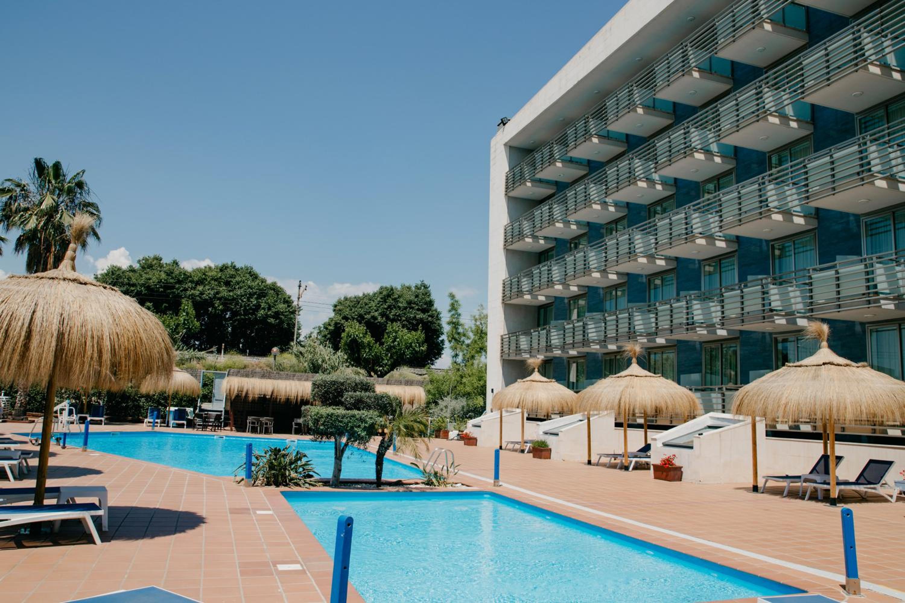 Standard Room Pool View - Photo 2