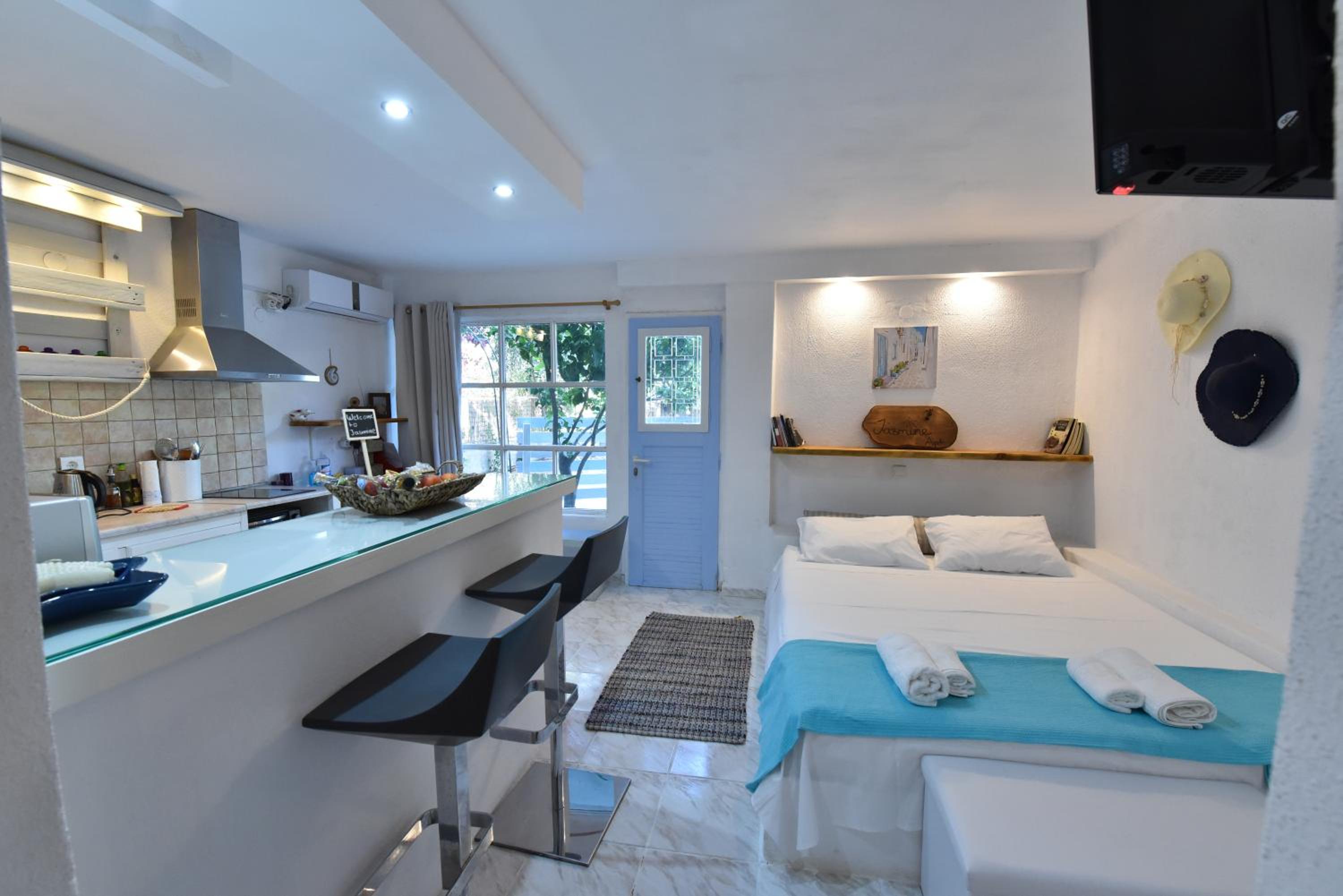 One-Bedroom House photo 1