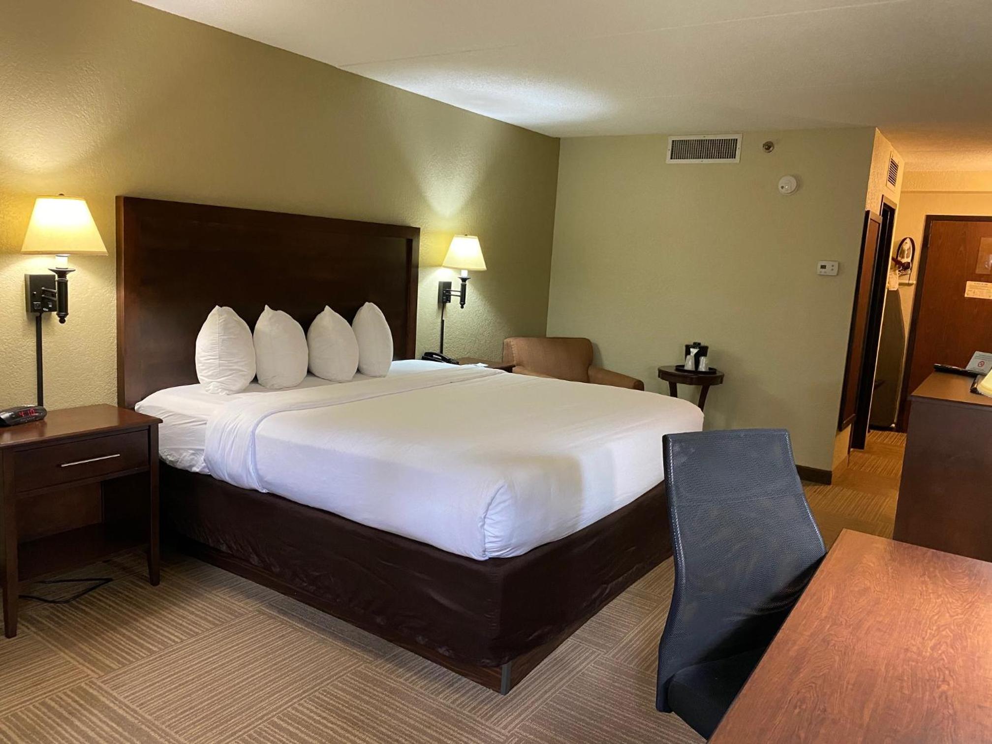 King Room - Non-Smoking - Photo 1