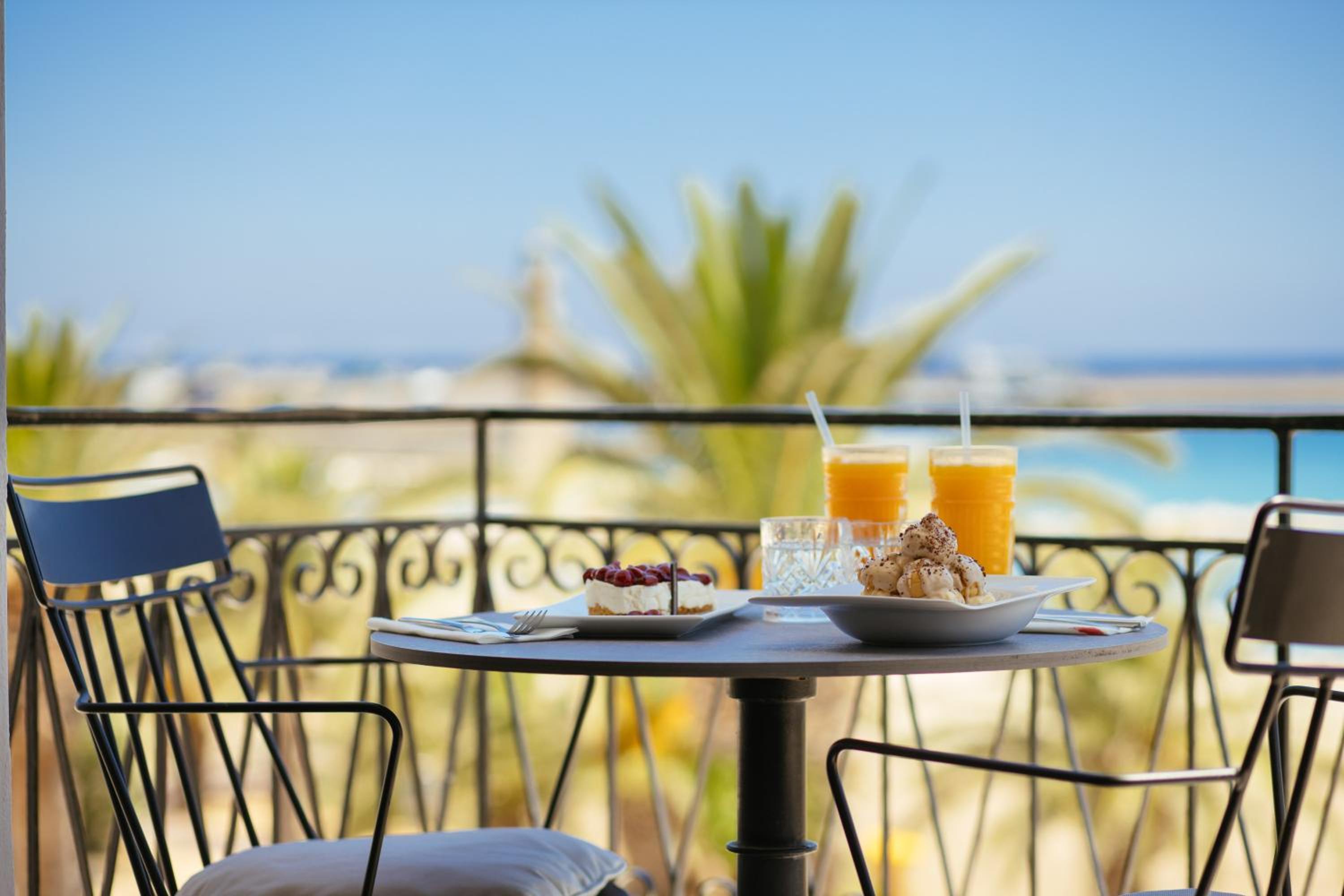 Deluxe Suite with Private Rooftop Terrace and Hot Tub - Erato Suite photo 3