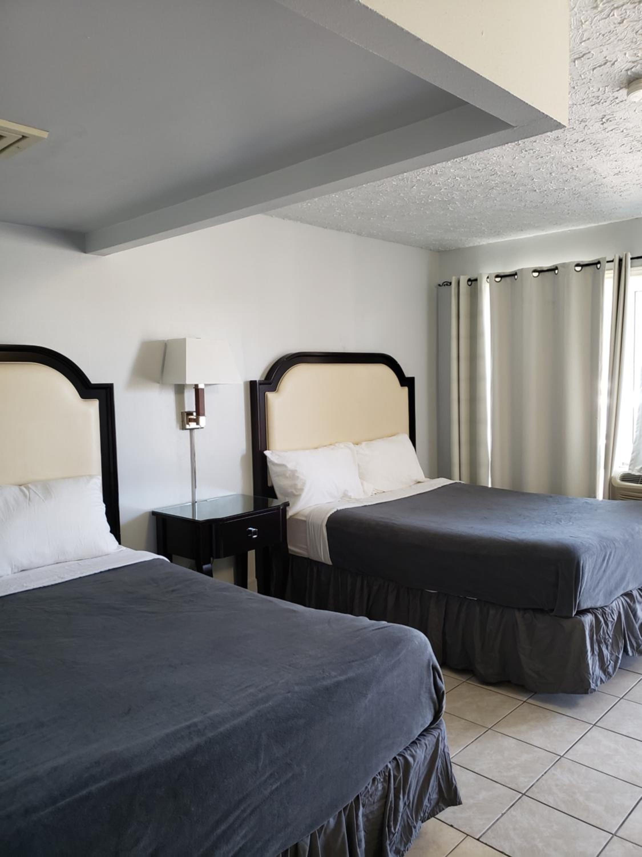 Queen Room with Two Queen Beds - Photo 7
