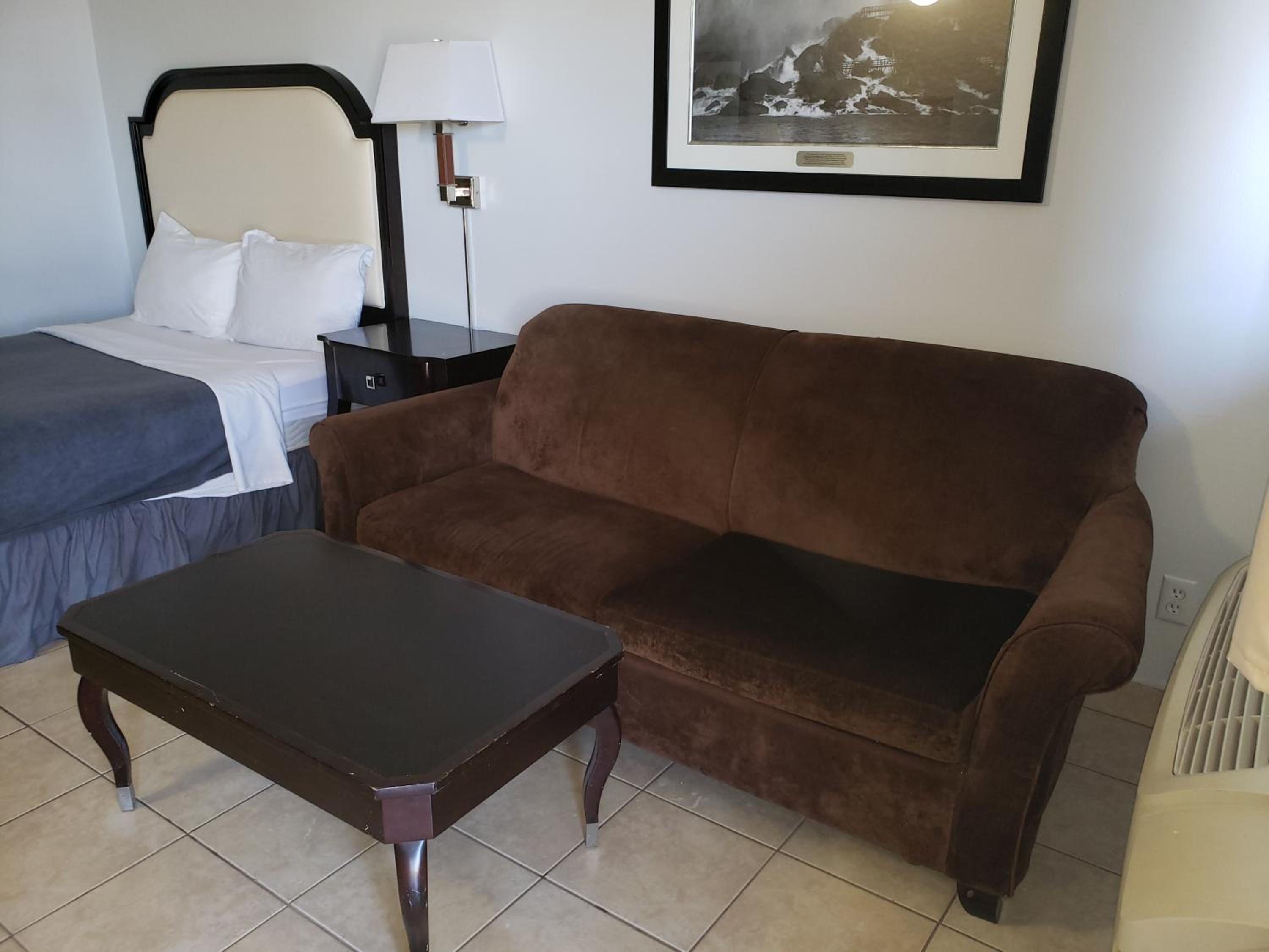 Queen Room - Photo 2