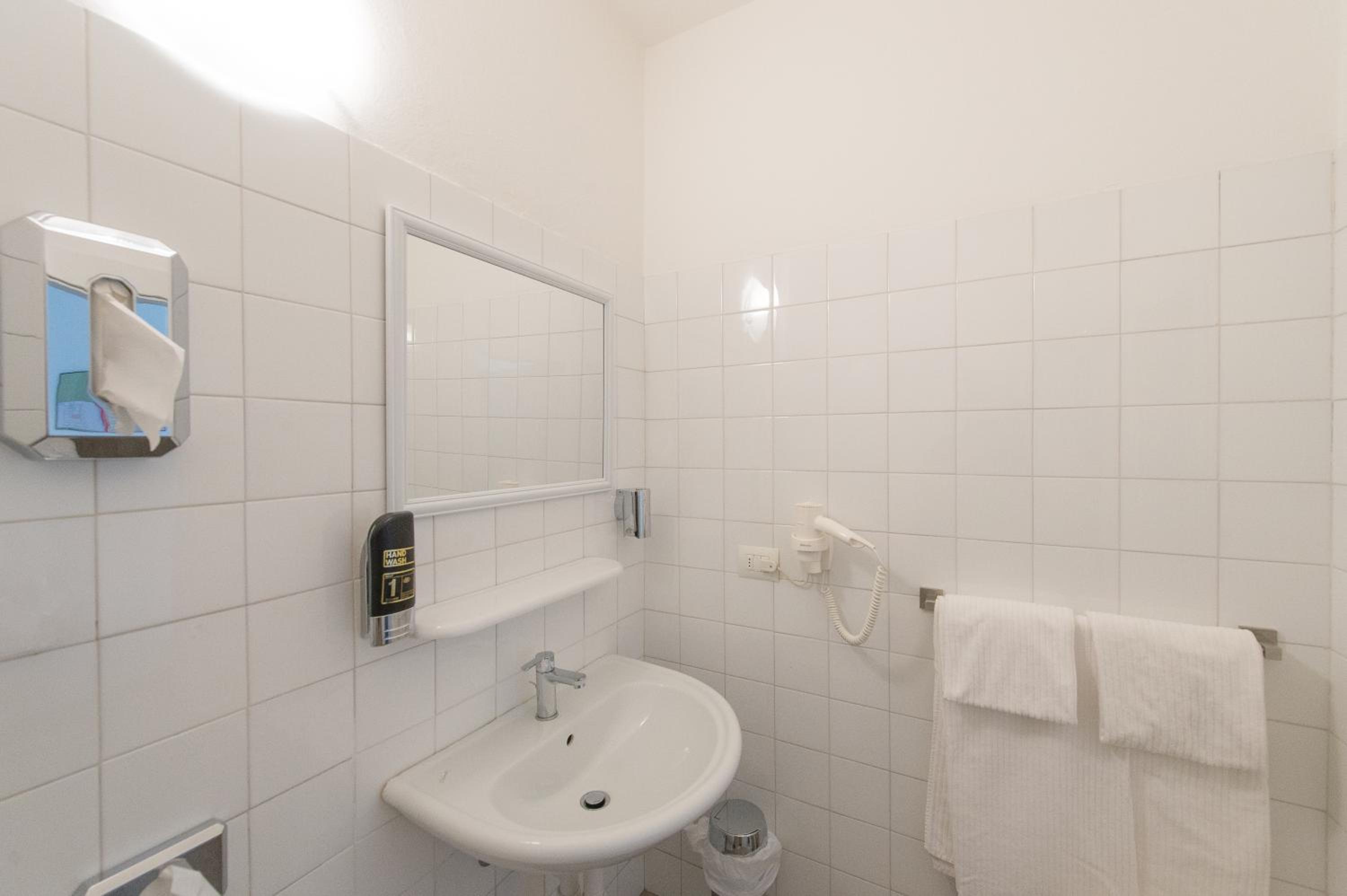 Triple Room with Balcony - Photo 4