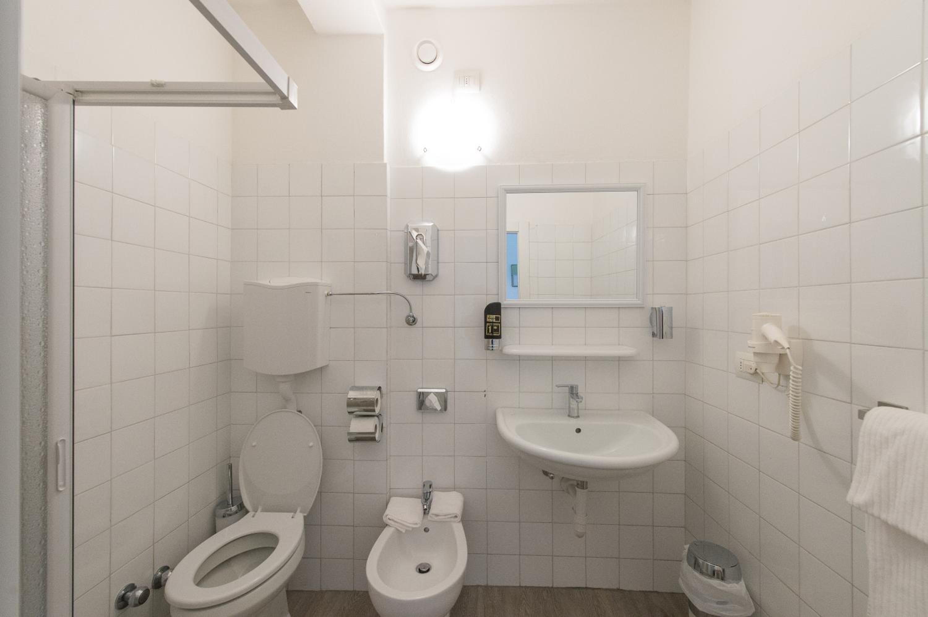 Triple Room with Balcony - Photo 5