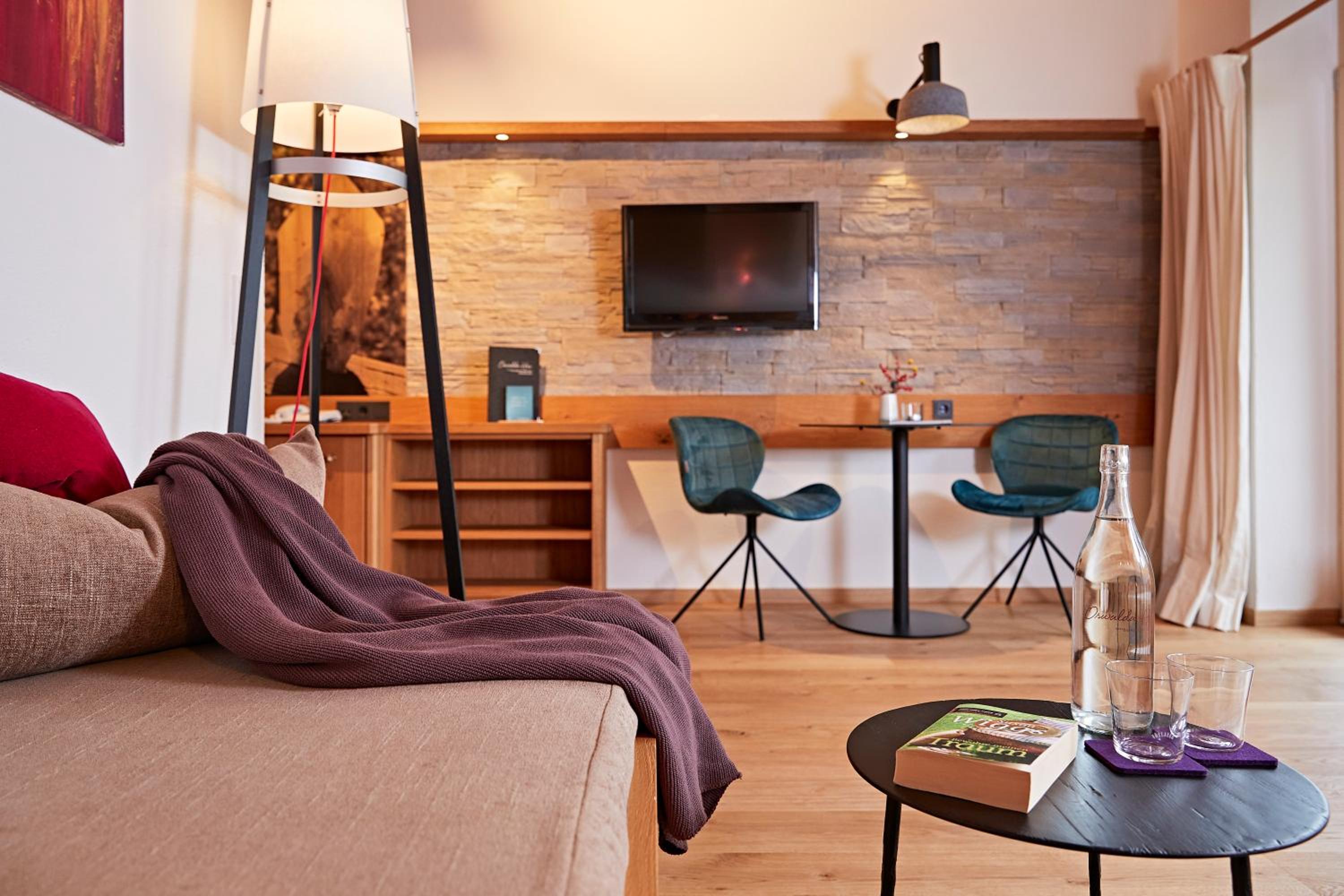 Suite - Photo 1