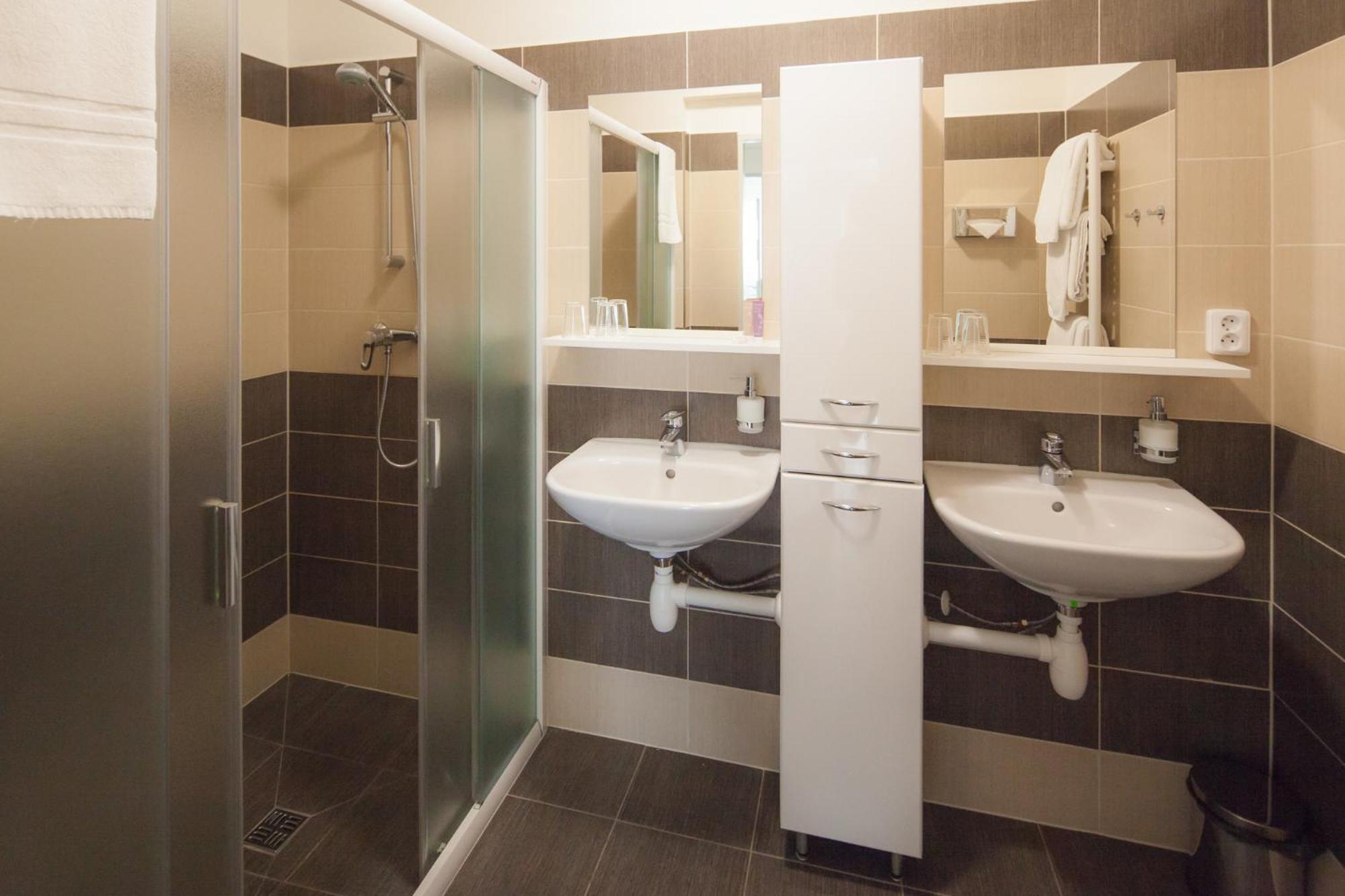 Deluxe Two-Bedroom Apartment with Garden View - Photo 1