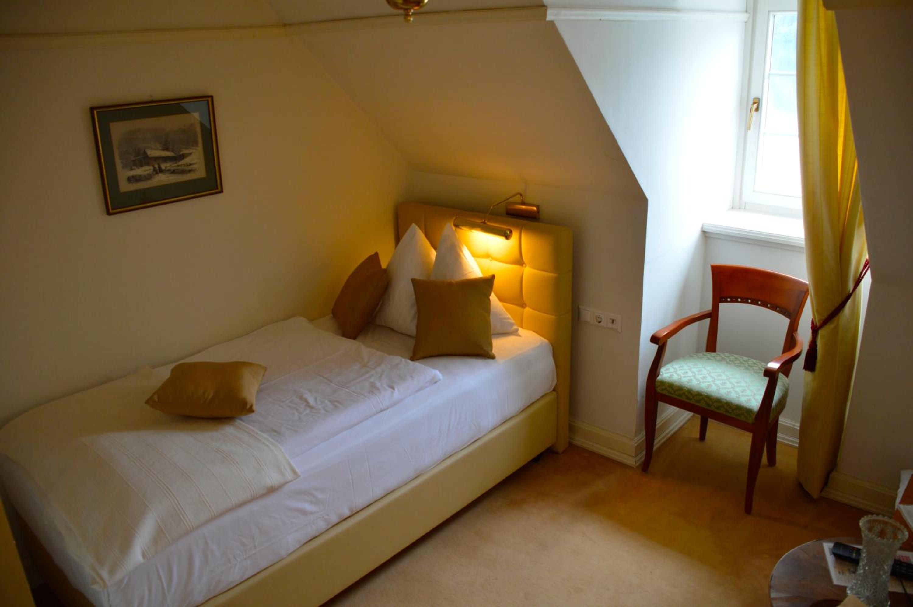 Single Room photo 2