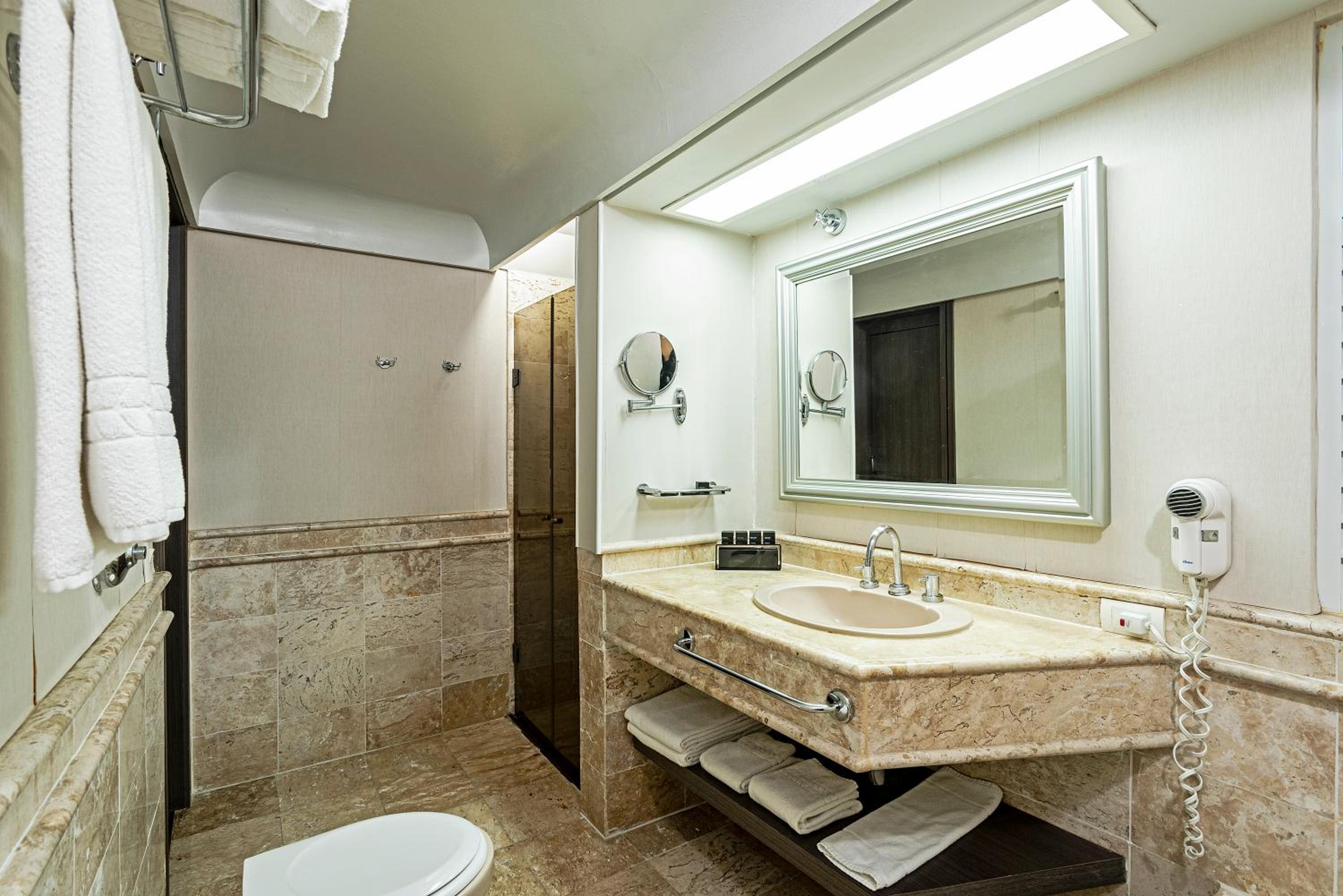Superior Family Room - Photo 4