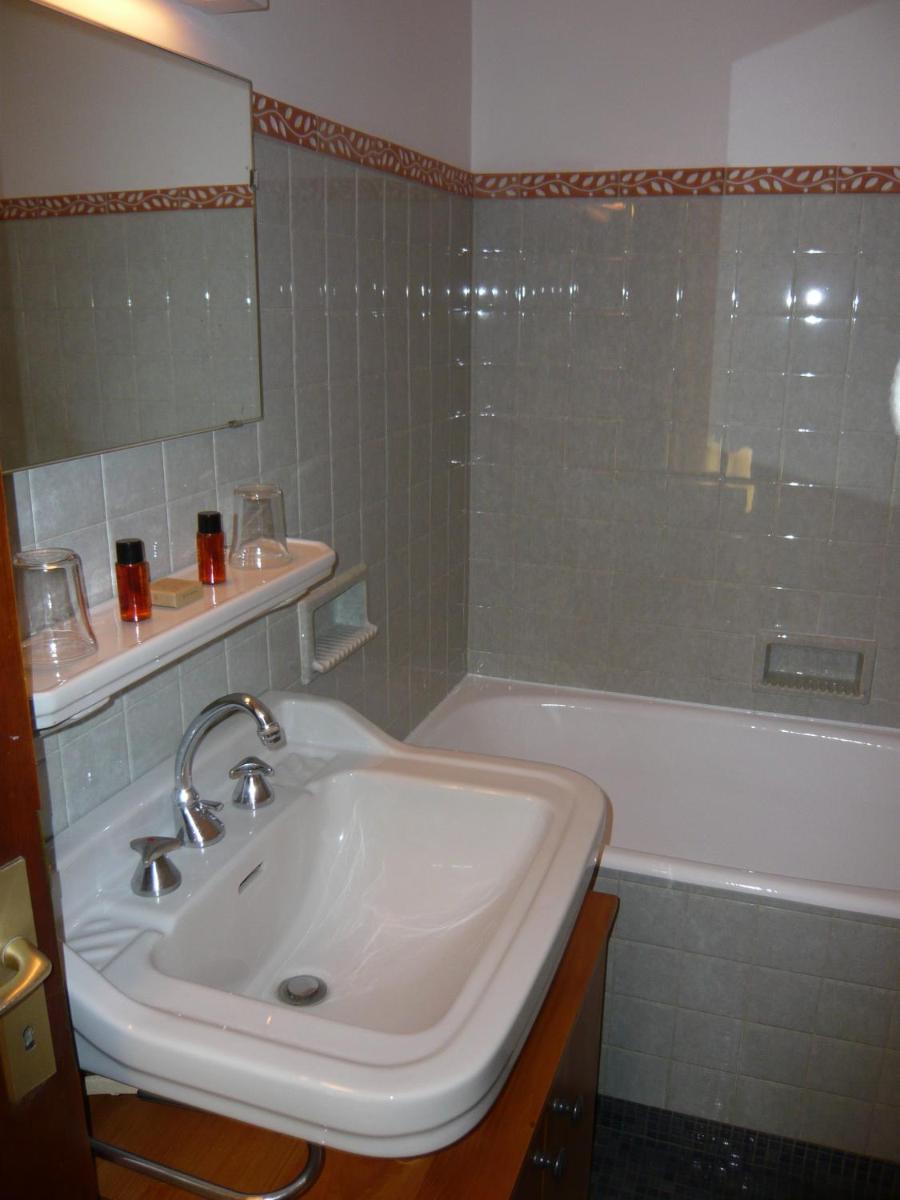 Double or Twin Room photo 3
