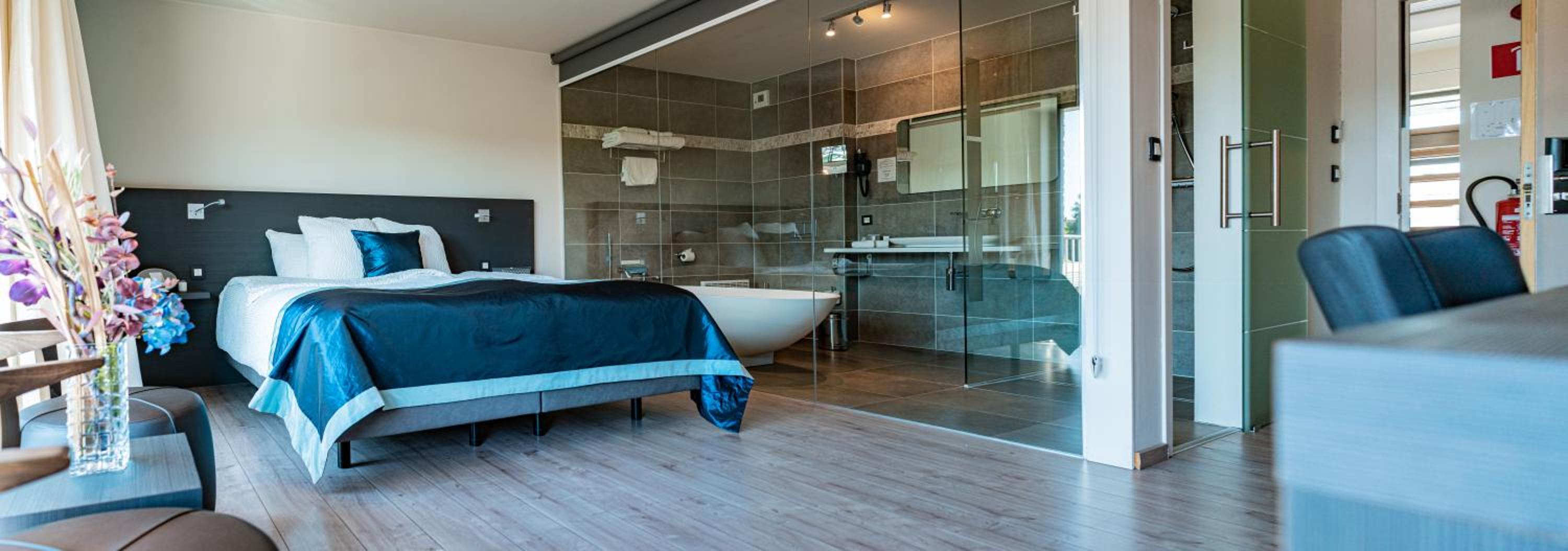 Deluxe King Room - Photo 6