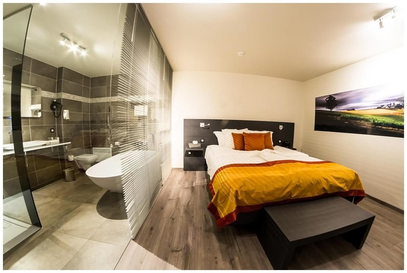Deluxe King Room - Photo 7