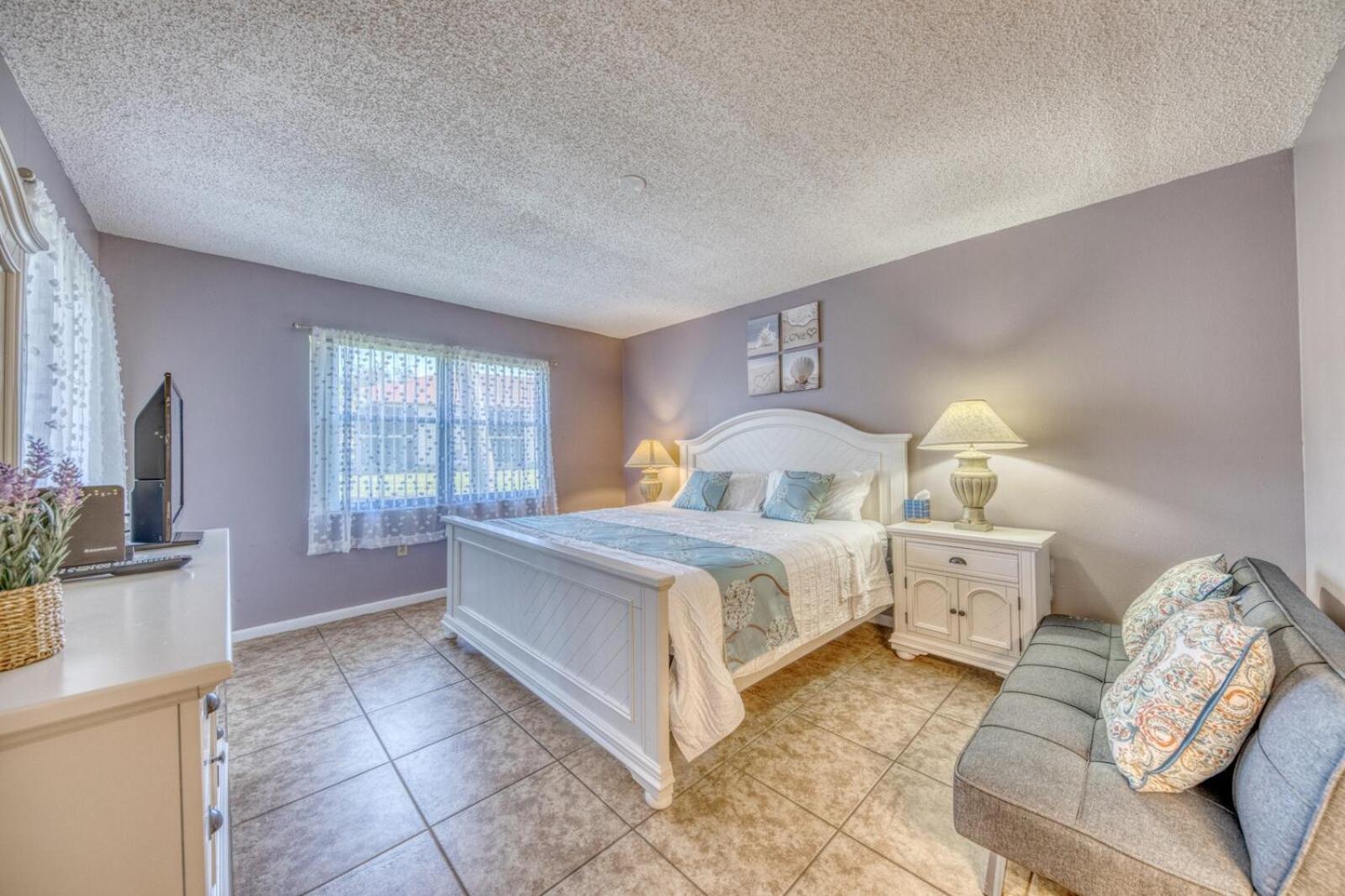 Two-Bedroom House photo 2
