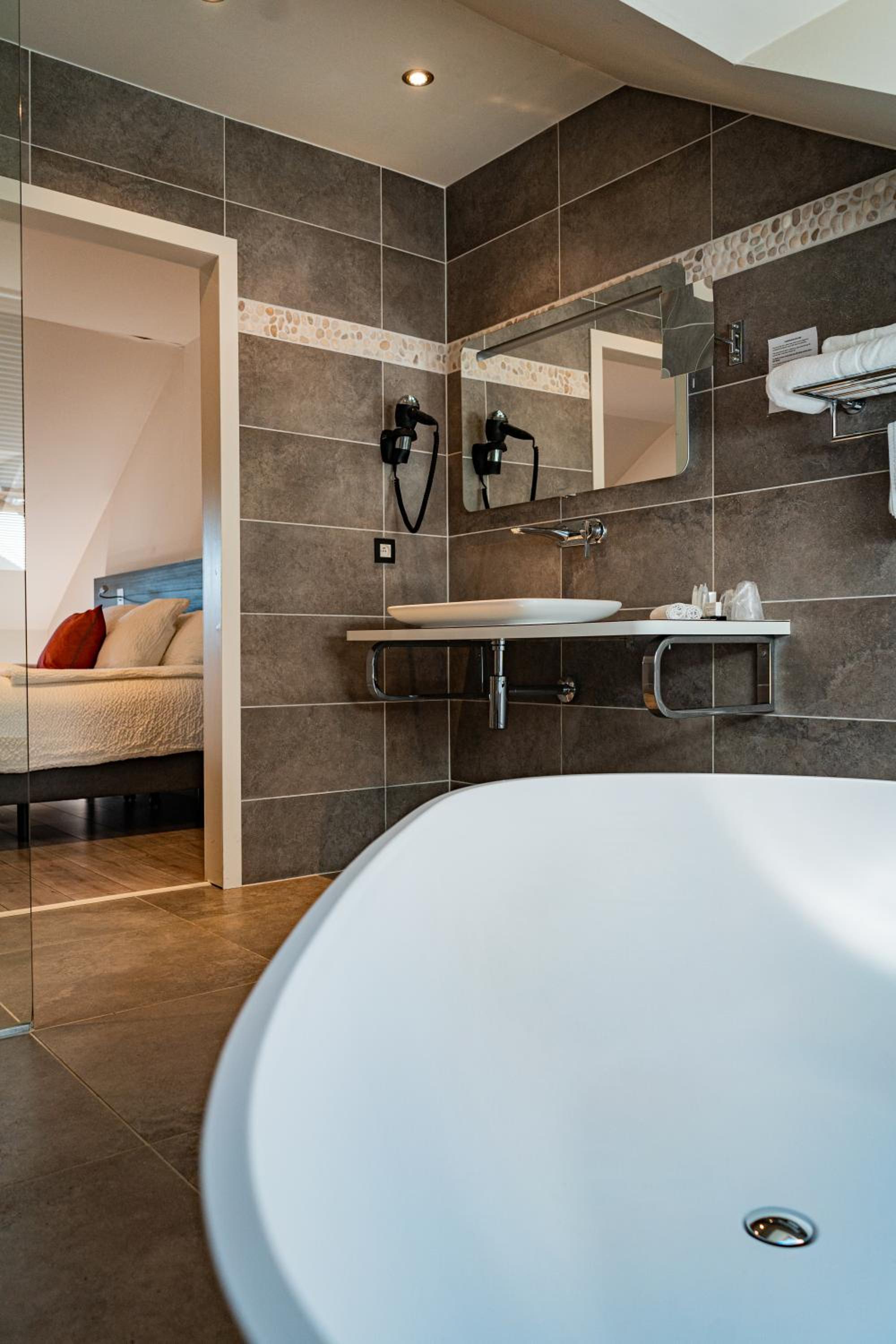 Standard Double or Twin Room - Photo 4