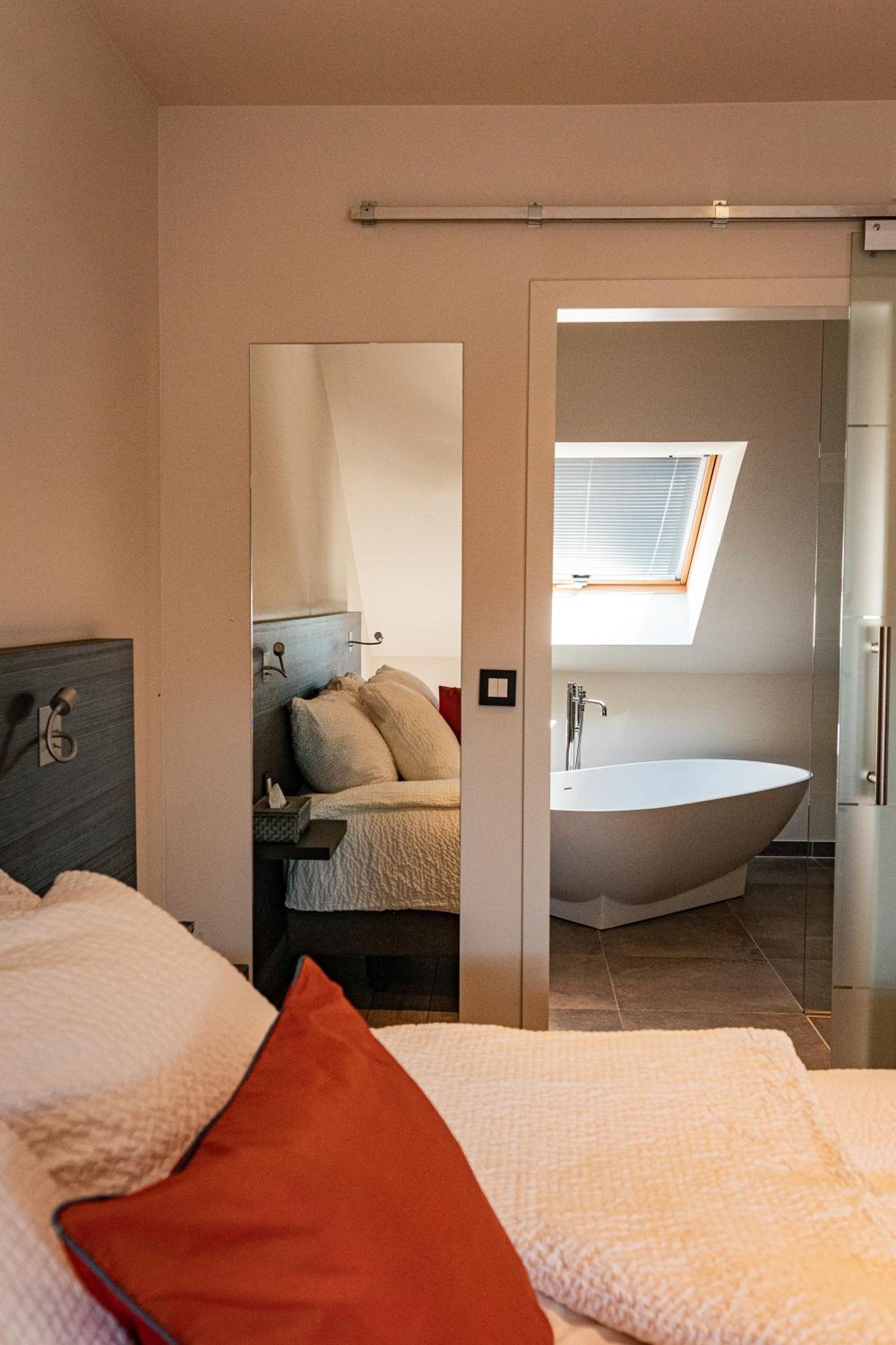 Standard Double or Twin Room - Photo 5