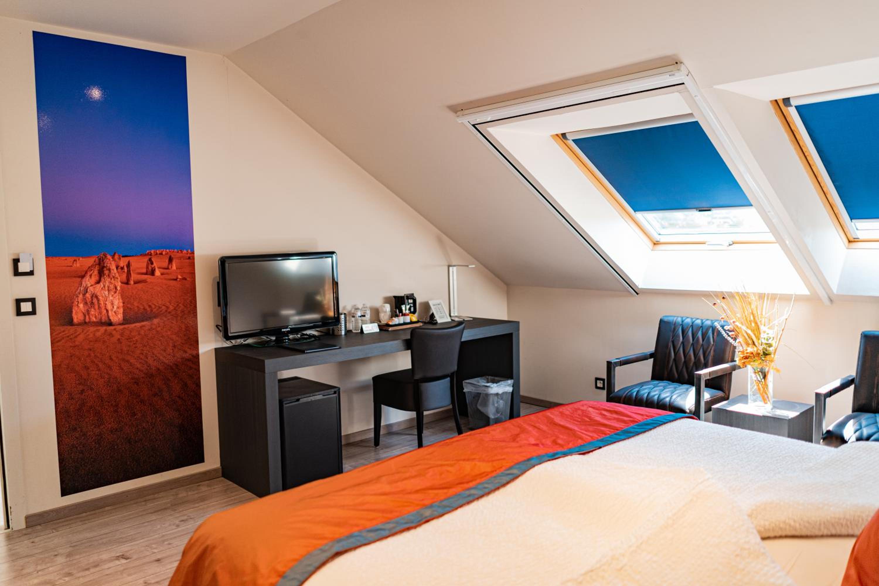 Standard Double or Twin Room - Photo 12