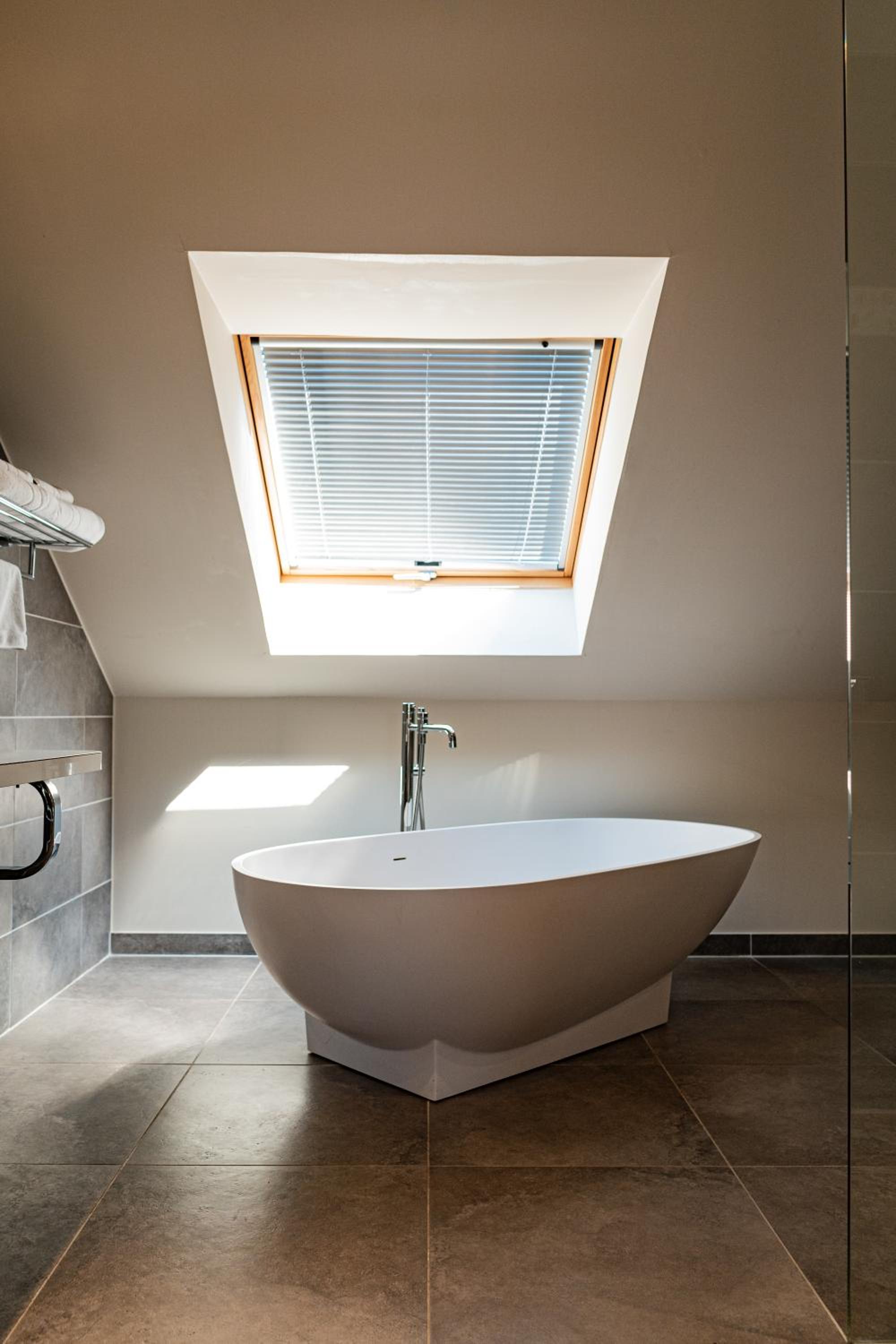 Standard Double or Twin Room - Photo 10