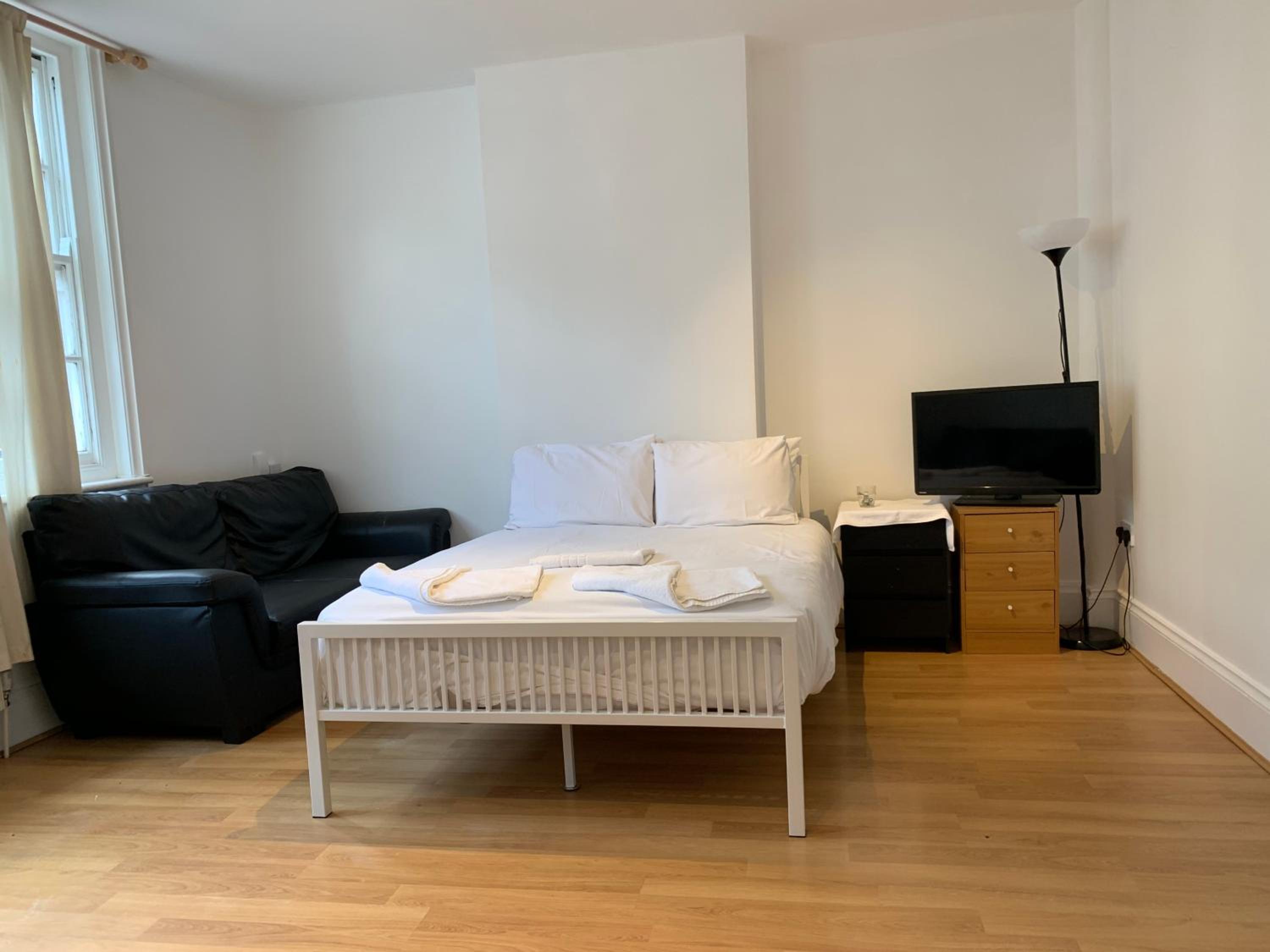 Budget Single Room photo 3