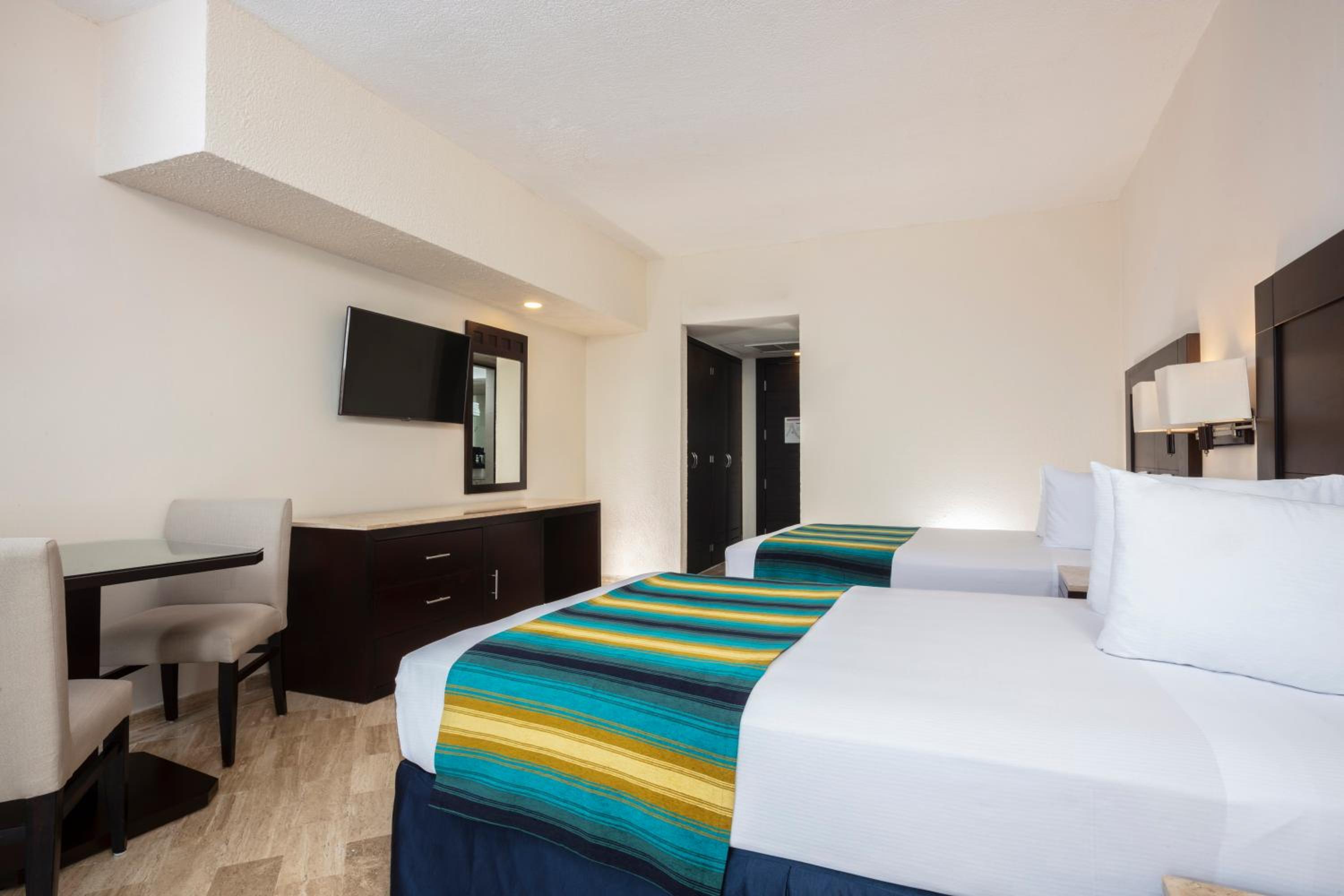 Deluxe Double Room (2 Adults + 1 Child)