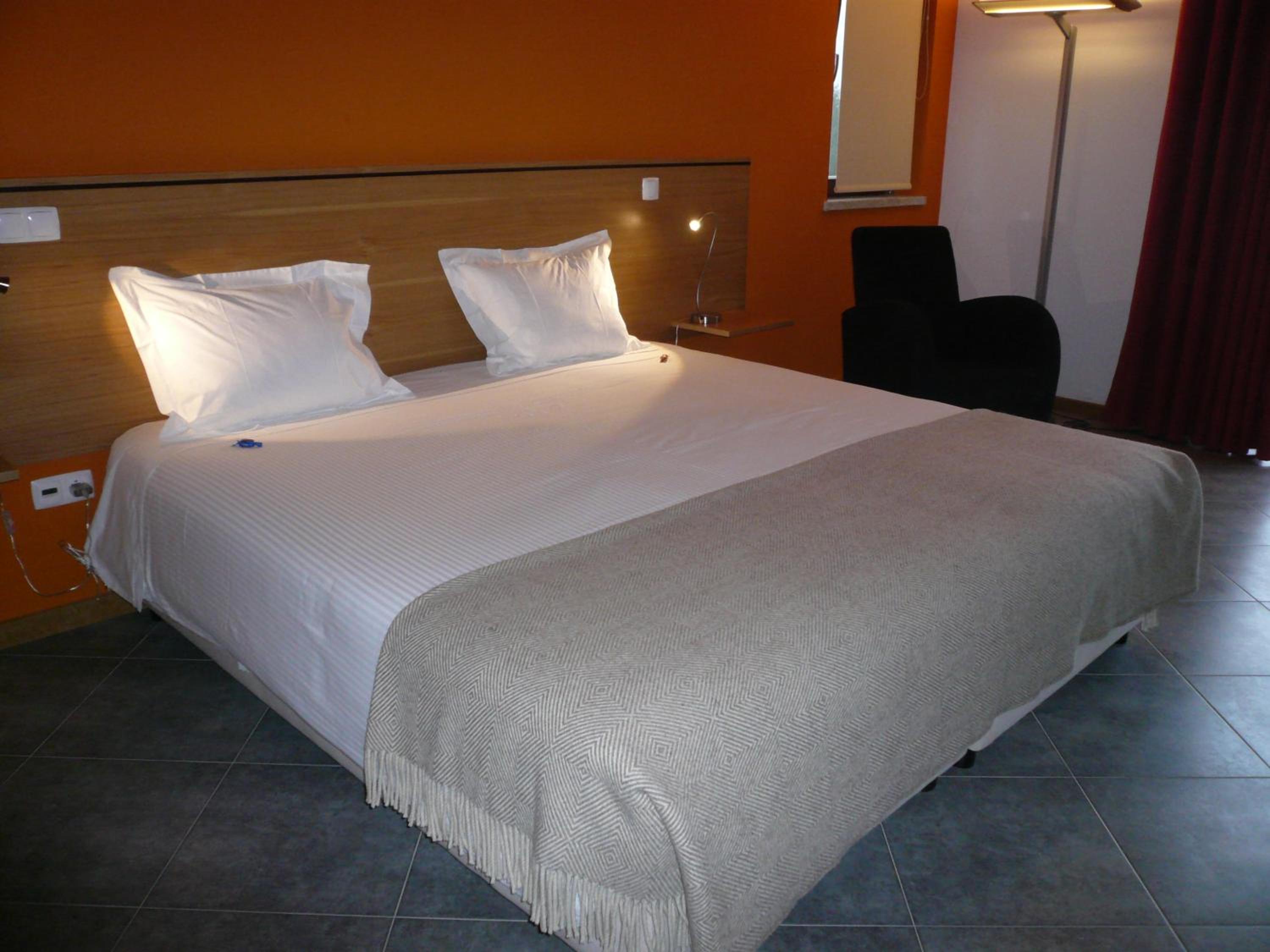 Twin Room - Photo 11